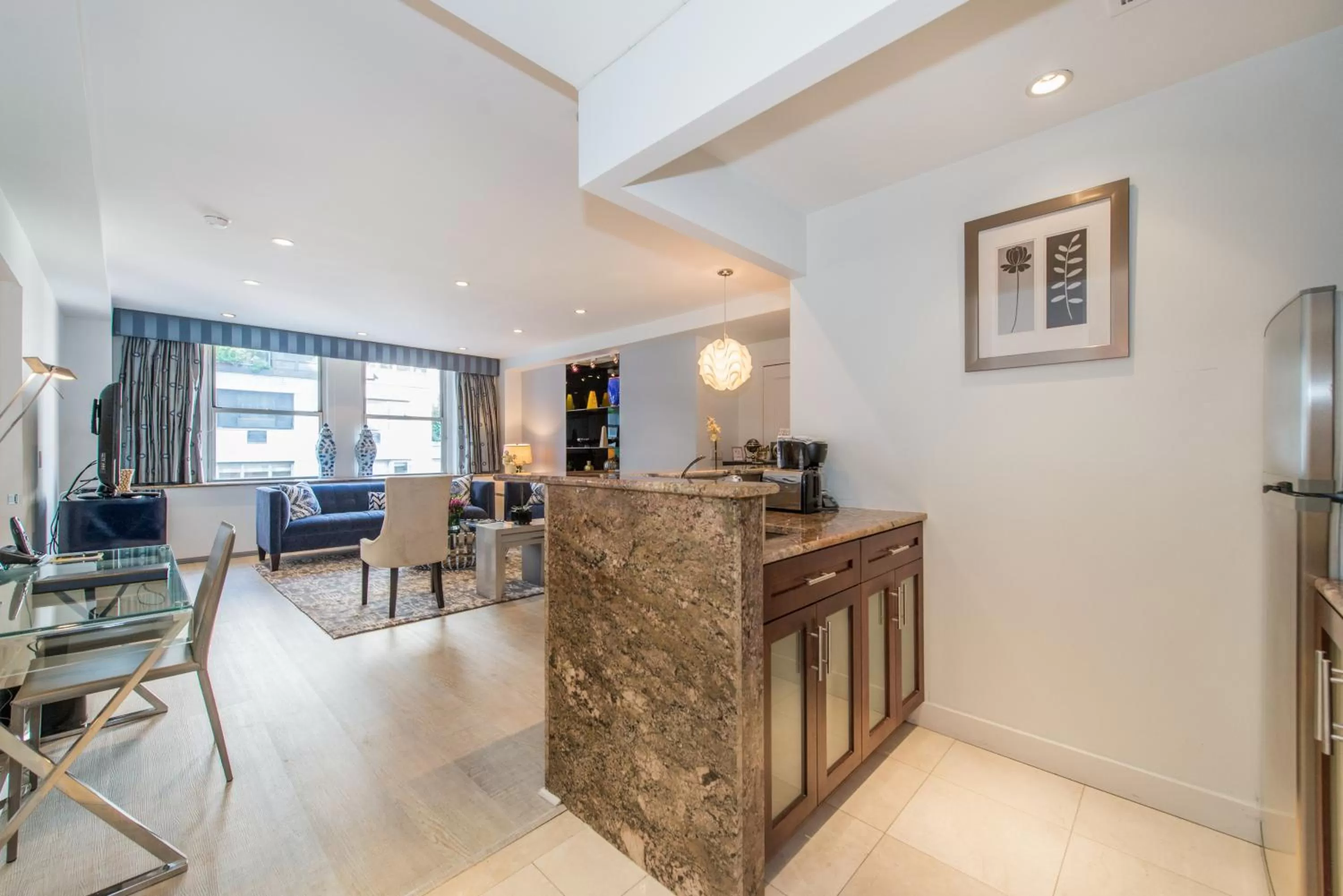 Kitchen or kitchenette in Lombardy Hotel