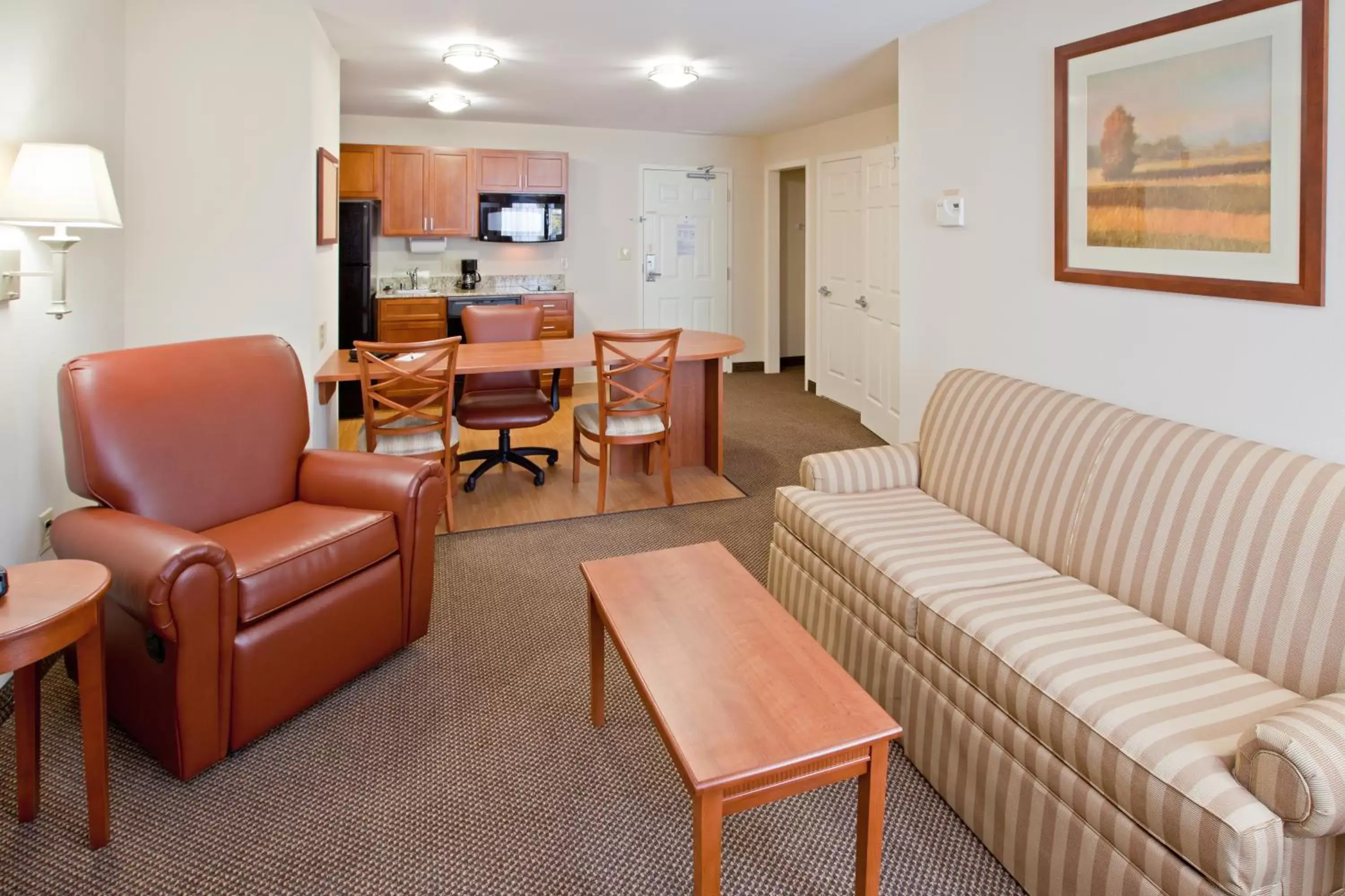 Coffee/tea facilities, Seating Area in Candlewood Suites Radcliff - Fort Knox, an IHG Hotel