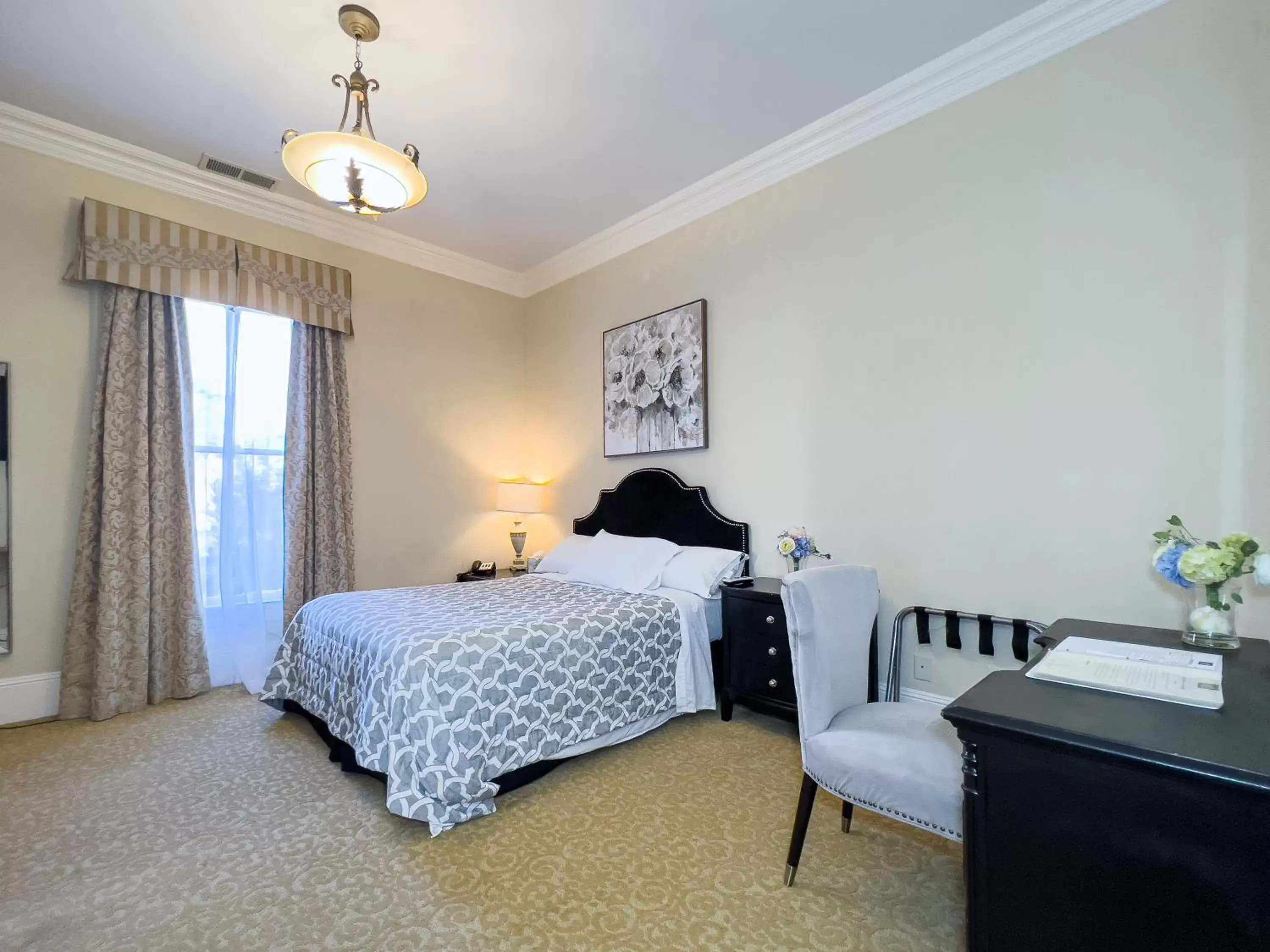 Bedroom, Bed in Chateau Coralini