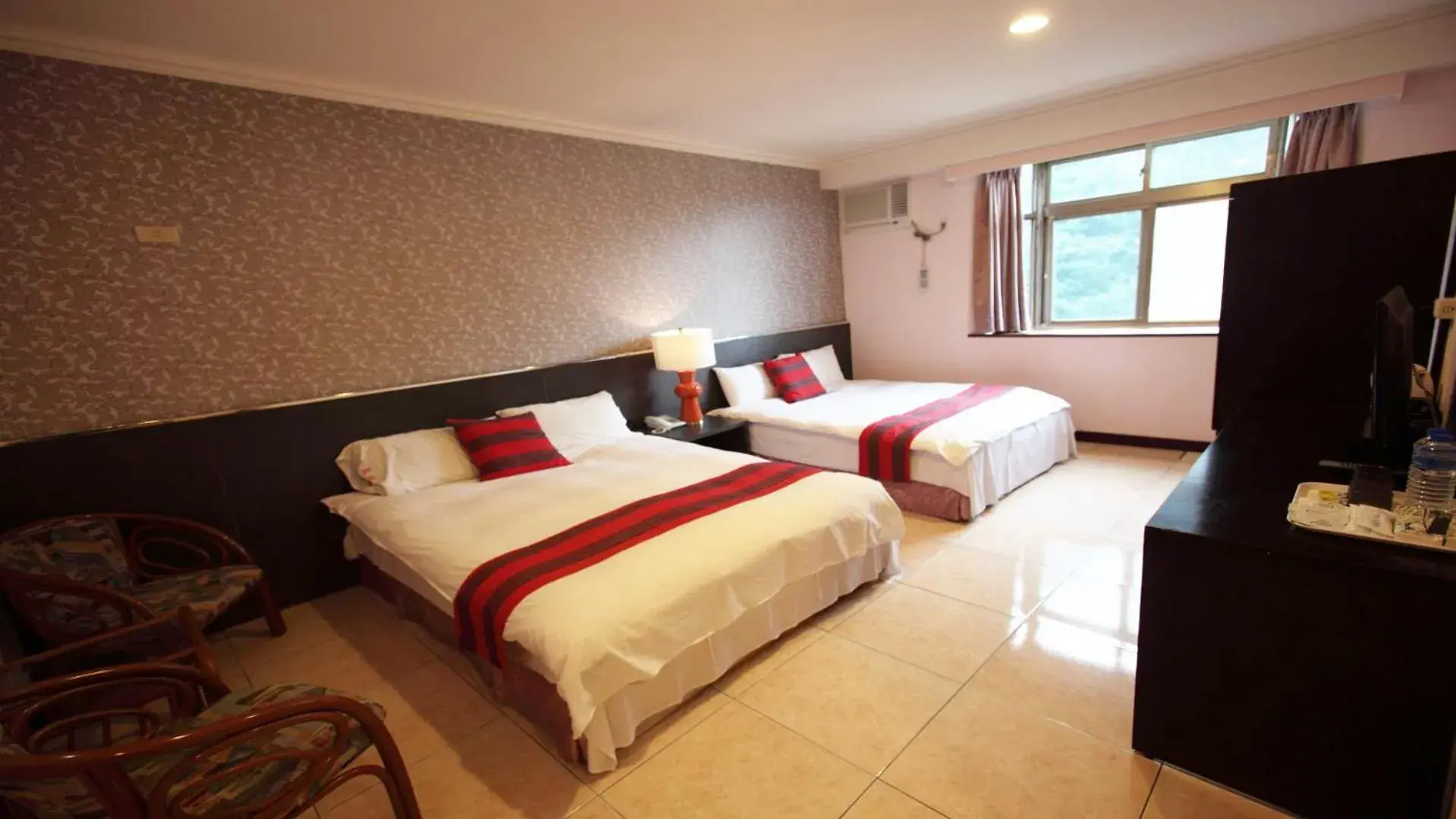 Photo of the whole room, Bed in Liwu Hotel Taroko