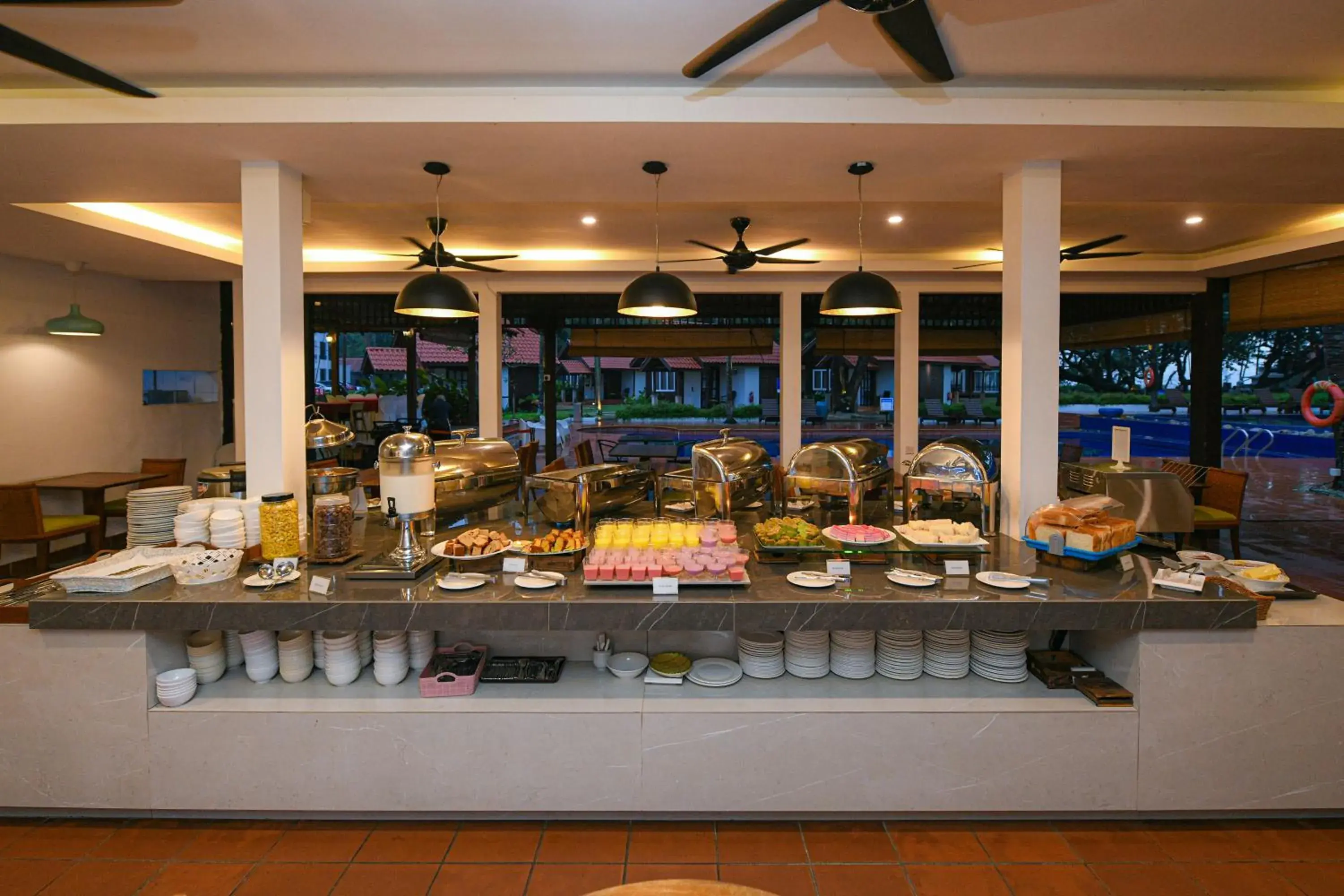 Restaurant/Places to Eat in Adena Beach Resort