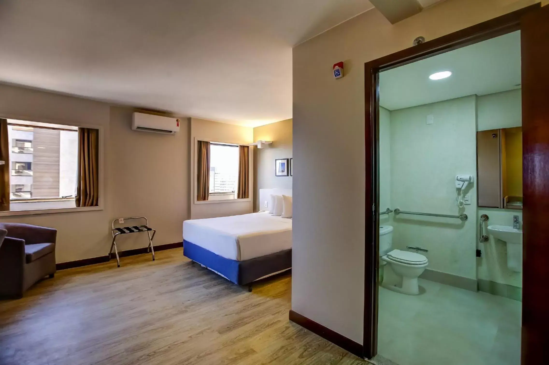 Photo of the whole room, Bathroom in Comfort Suites Brasília