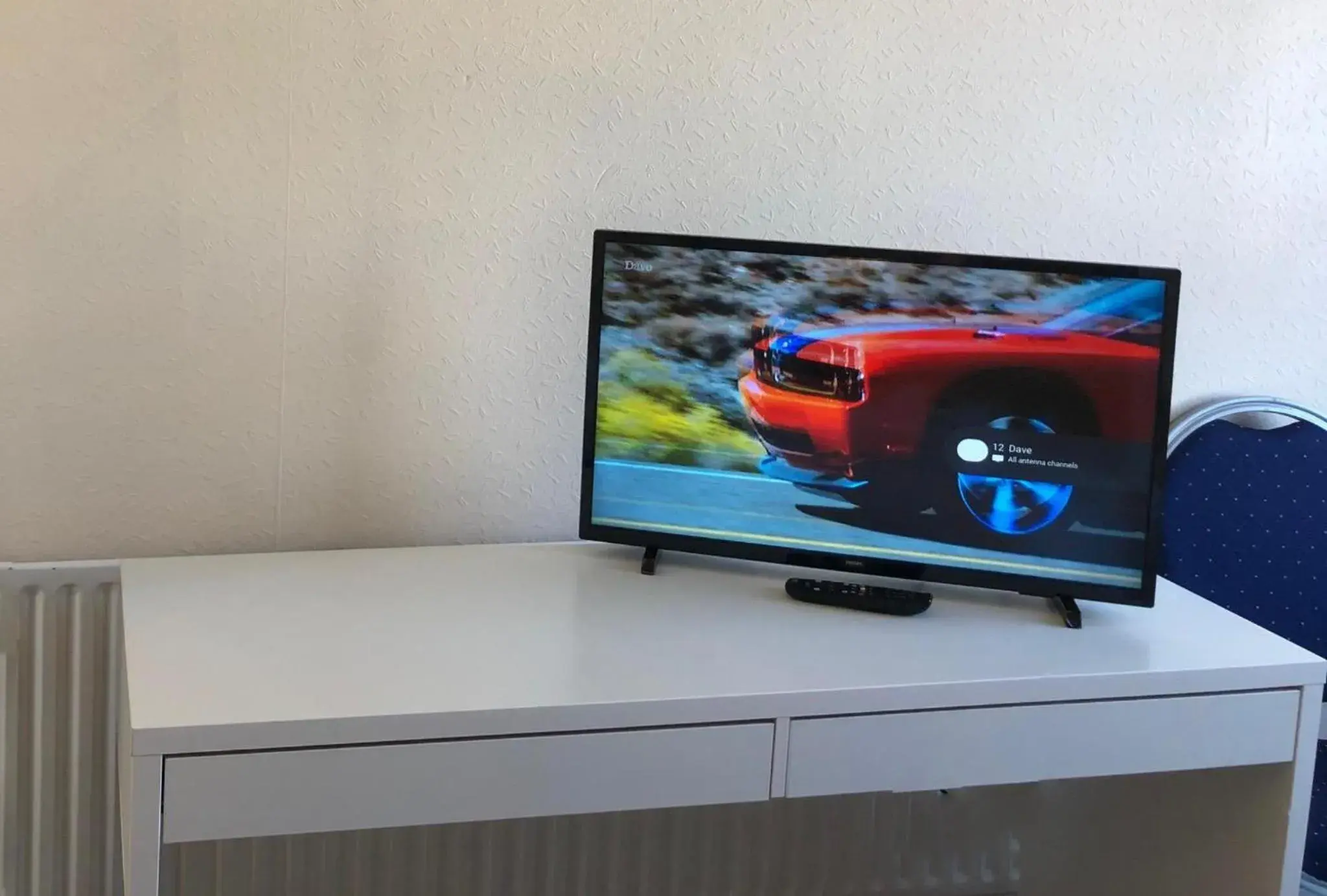 Bedroom, TV/Entertainment Center in Royal Ashton Townhouse - Taunton