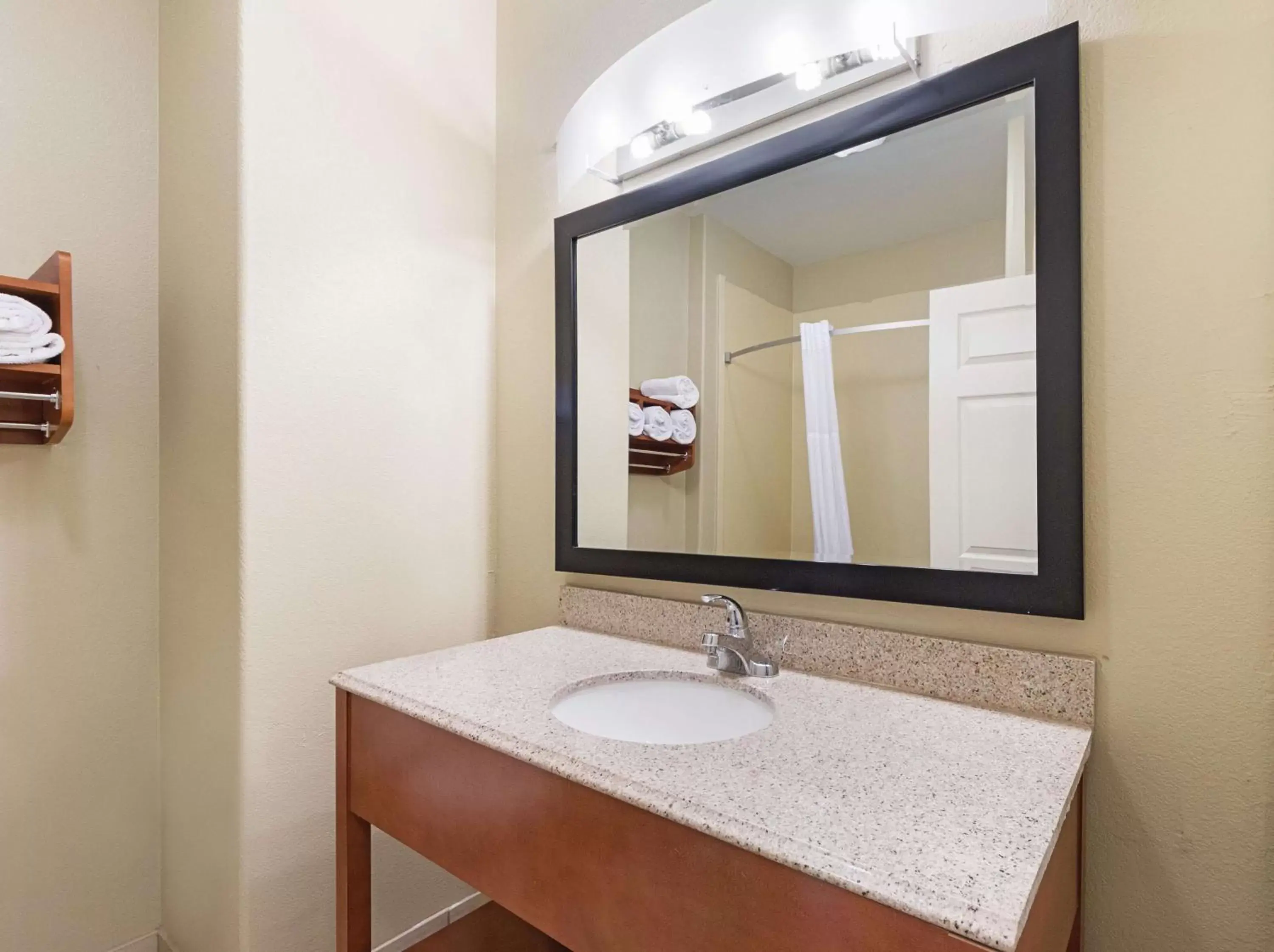 Photo of the whole room, Bathroom in La Quinta by Wyndham Mathis