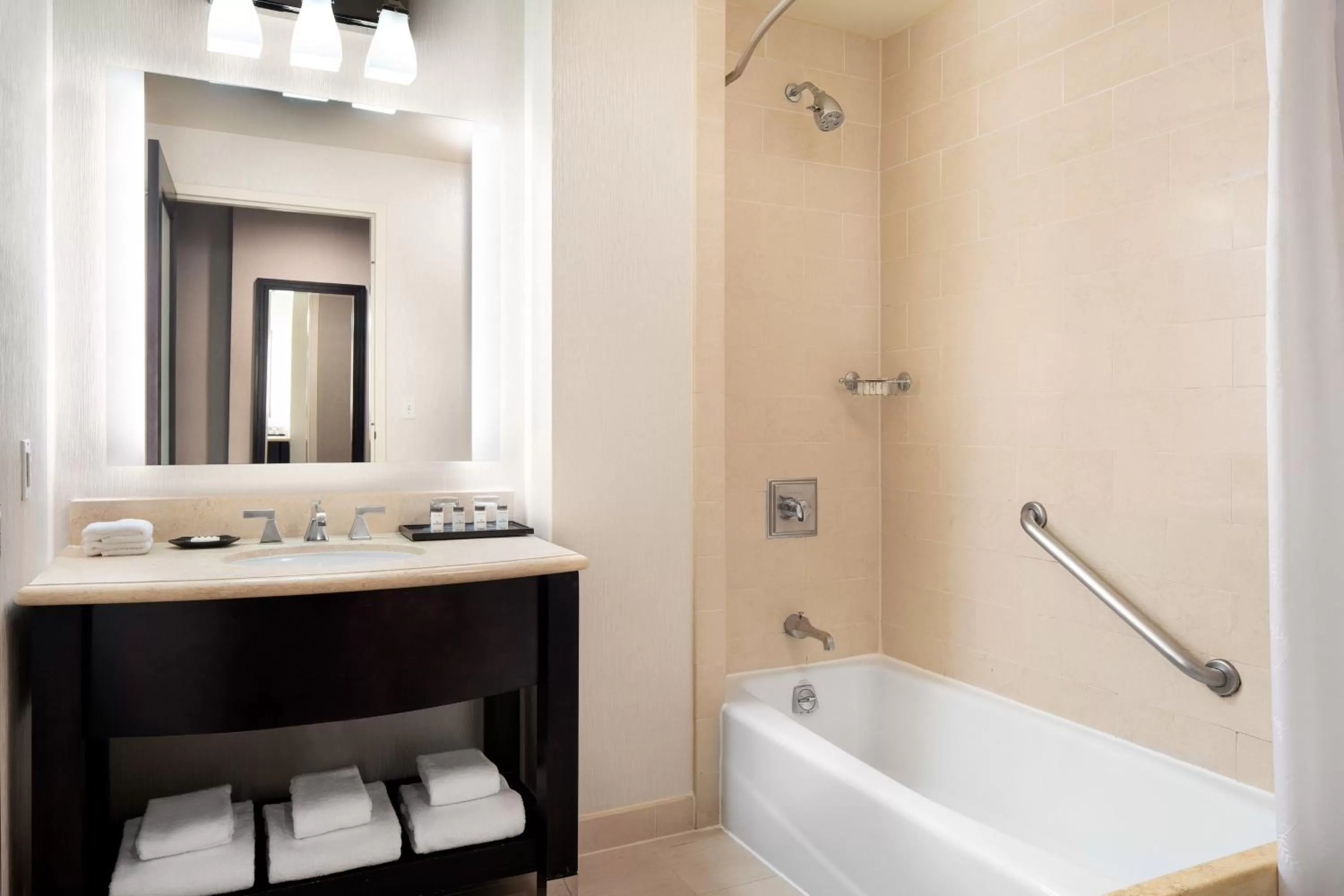 King Room with Adapted Tub - Mobility and Hearing Accessible in Sheraton Garden Grove-Anaheim South