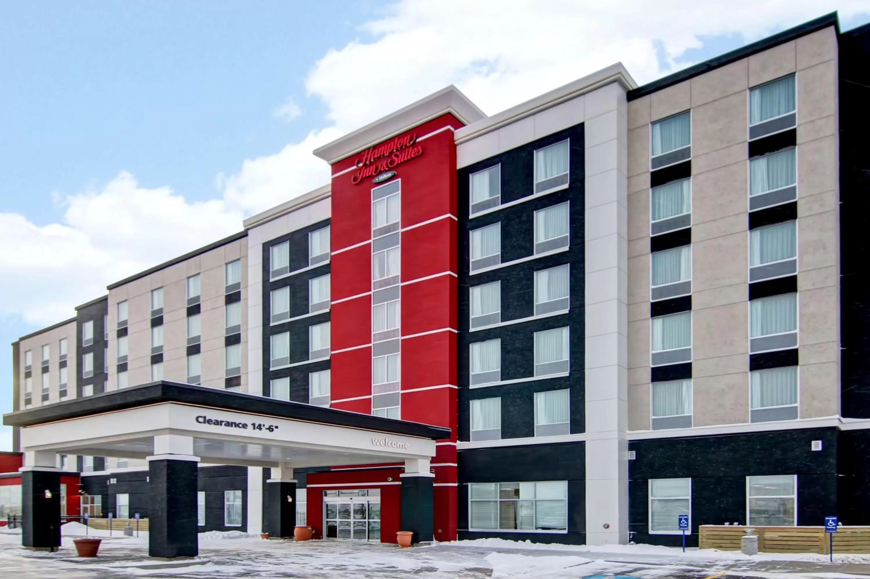 Property building in Hampton Inn & Suites by Hilton Grande Prairie