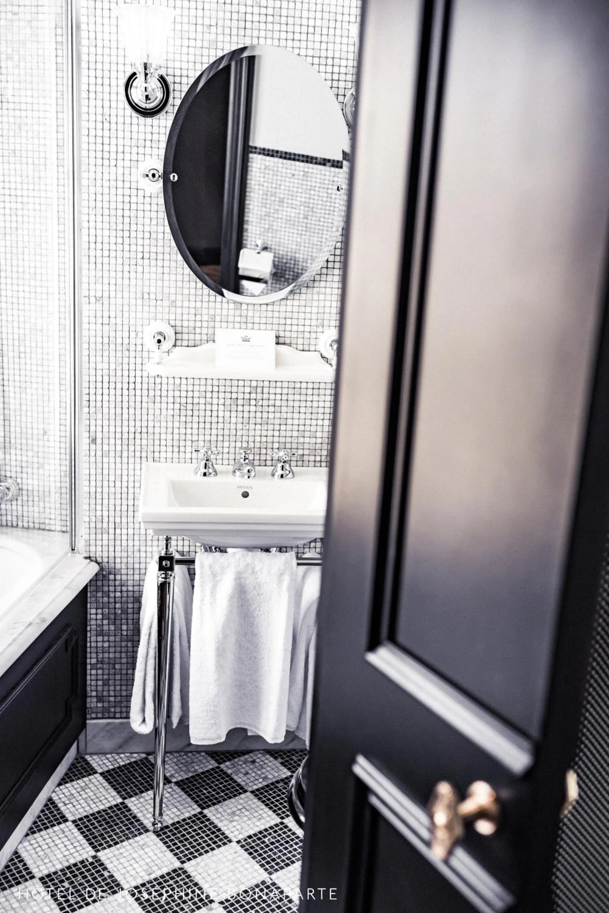 Bathroom in Hôtel de Joséphine BONAPARTE