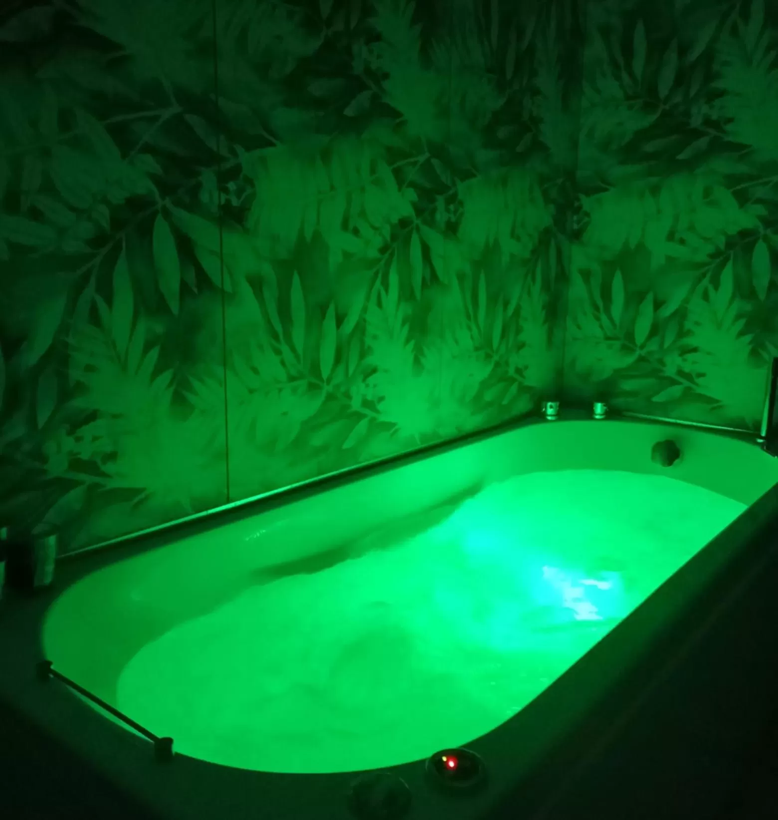 Hot Tub, Swimming Pool in Narciso boutique apartment