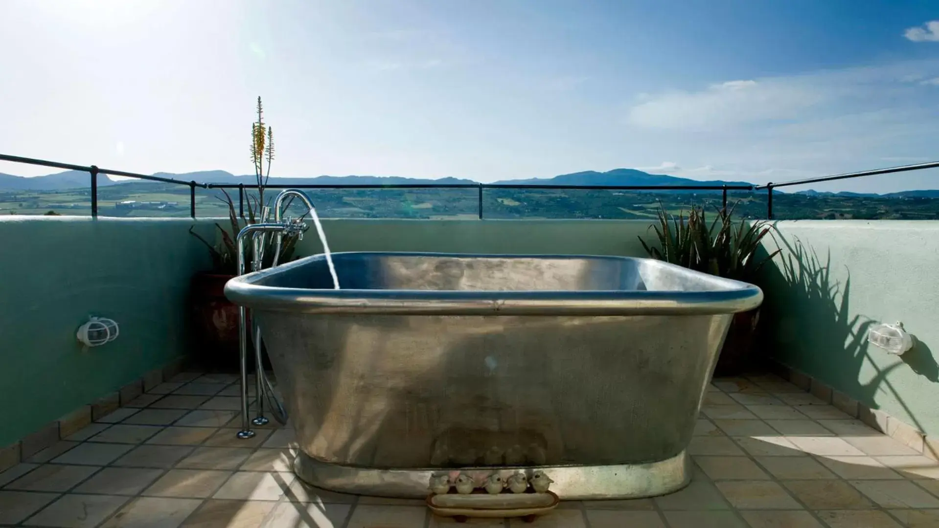 Open Air Bath in Hotel La Fuente de la Higuera