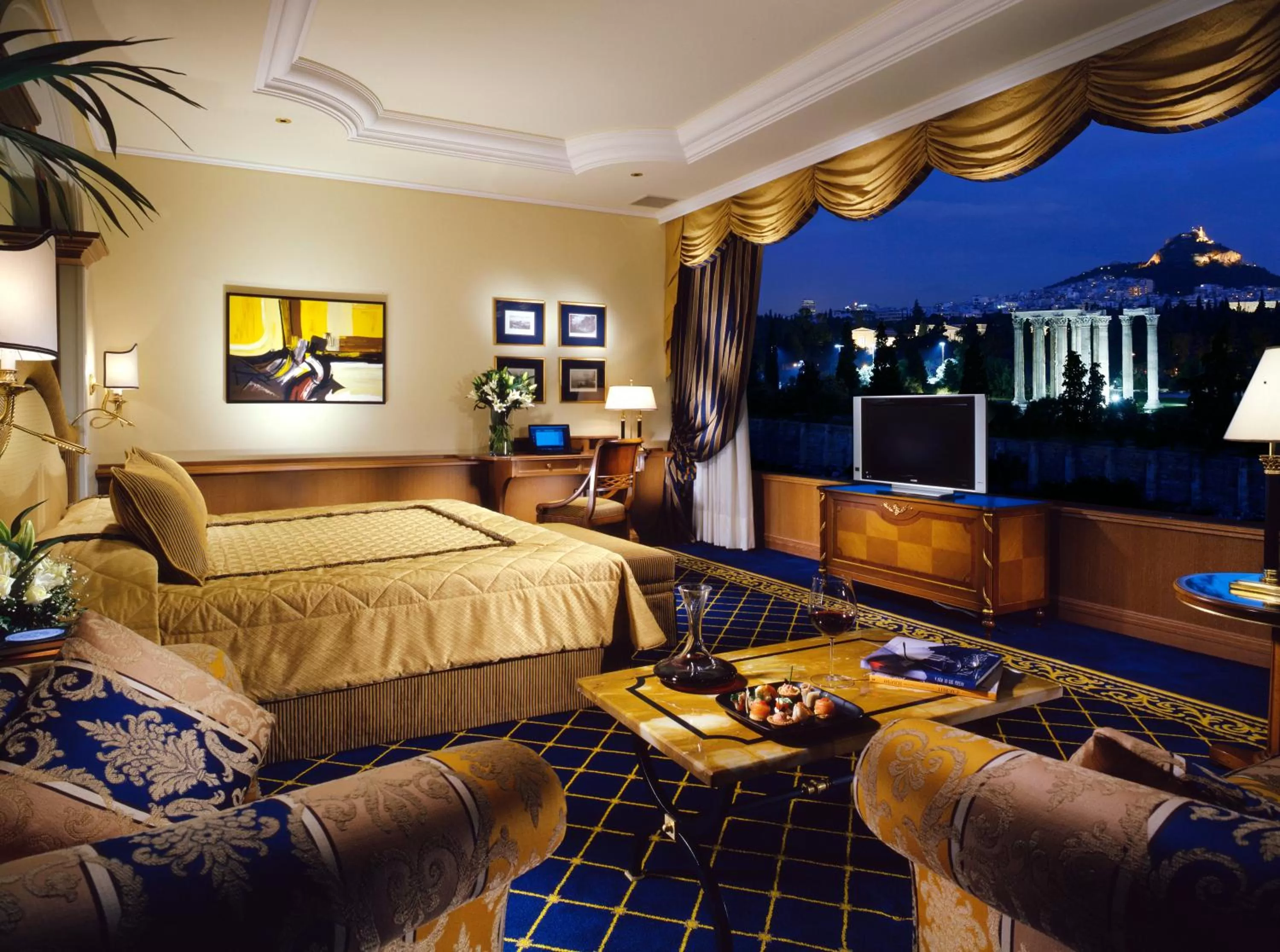 Bedroom, Bed in Royal Olympic Hotel