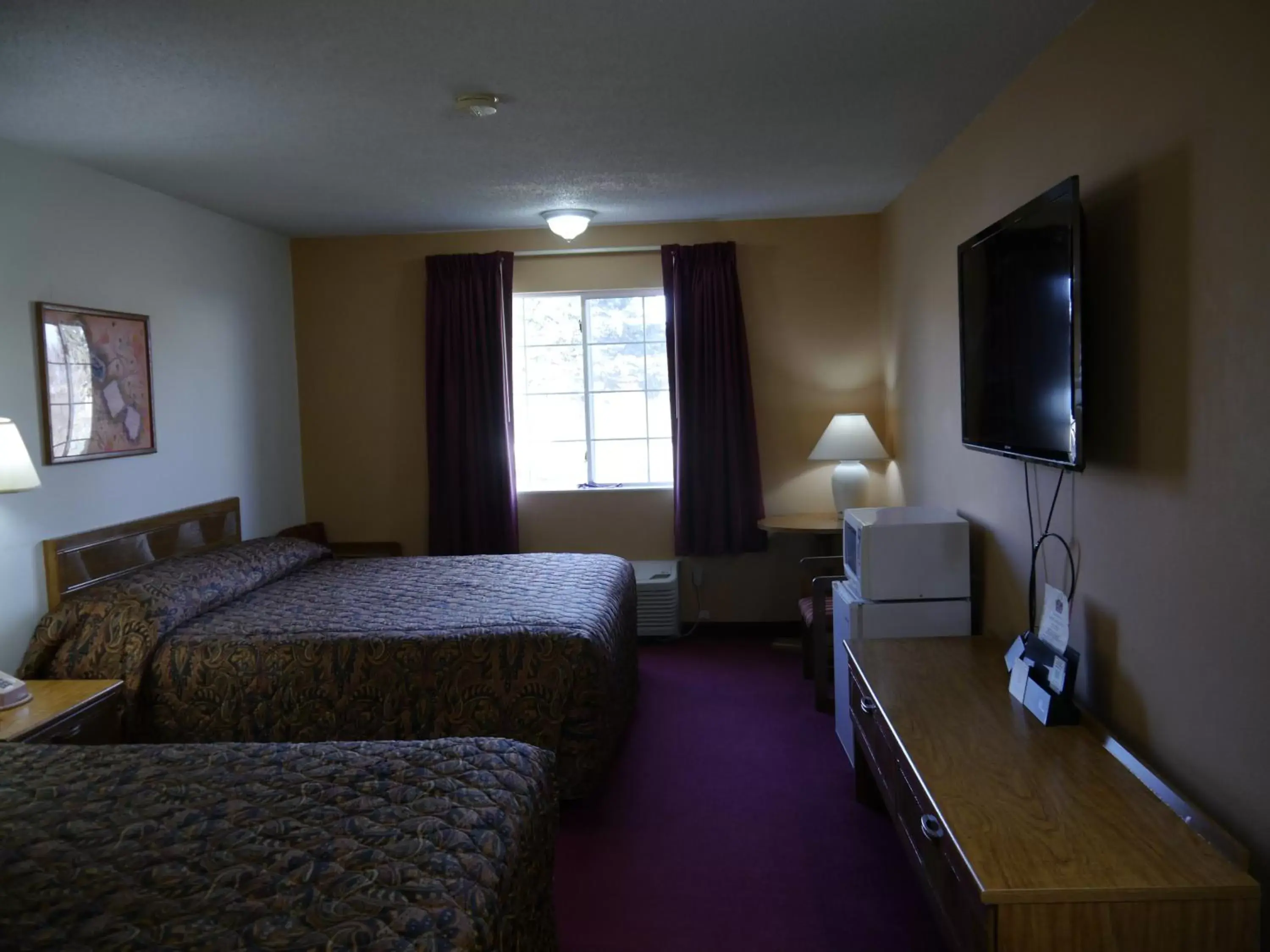 Day, TV/Entertainment Center in Westwood Inn & Suites - Kimball