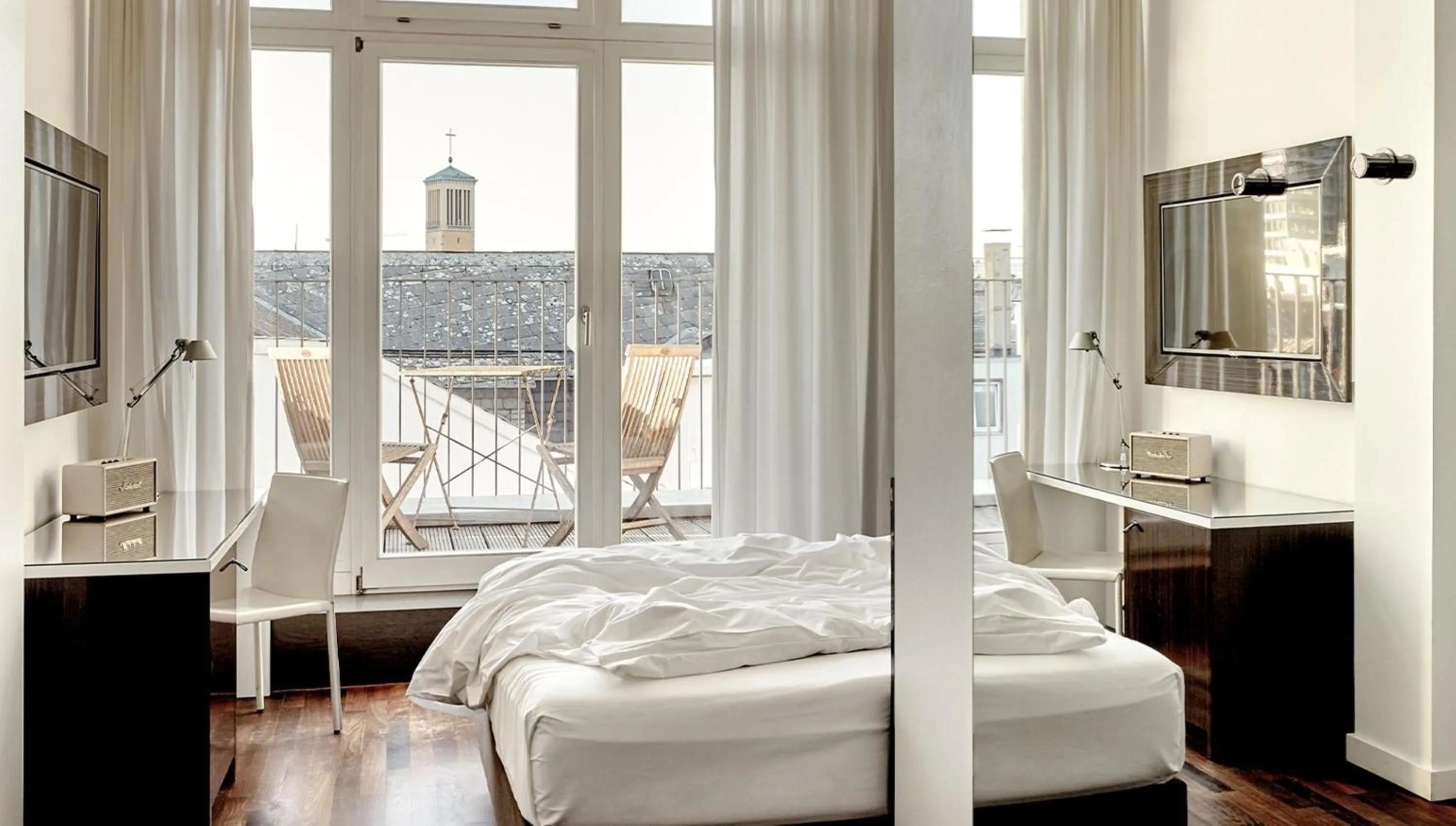 Bed in The Pure, Frankfurt, a Member of Design Hotels