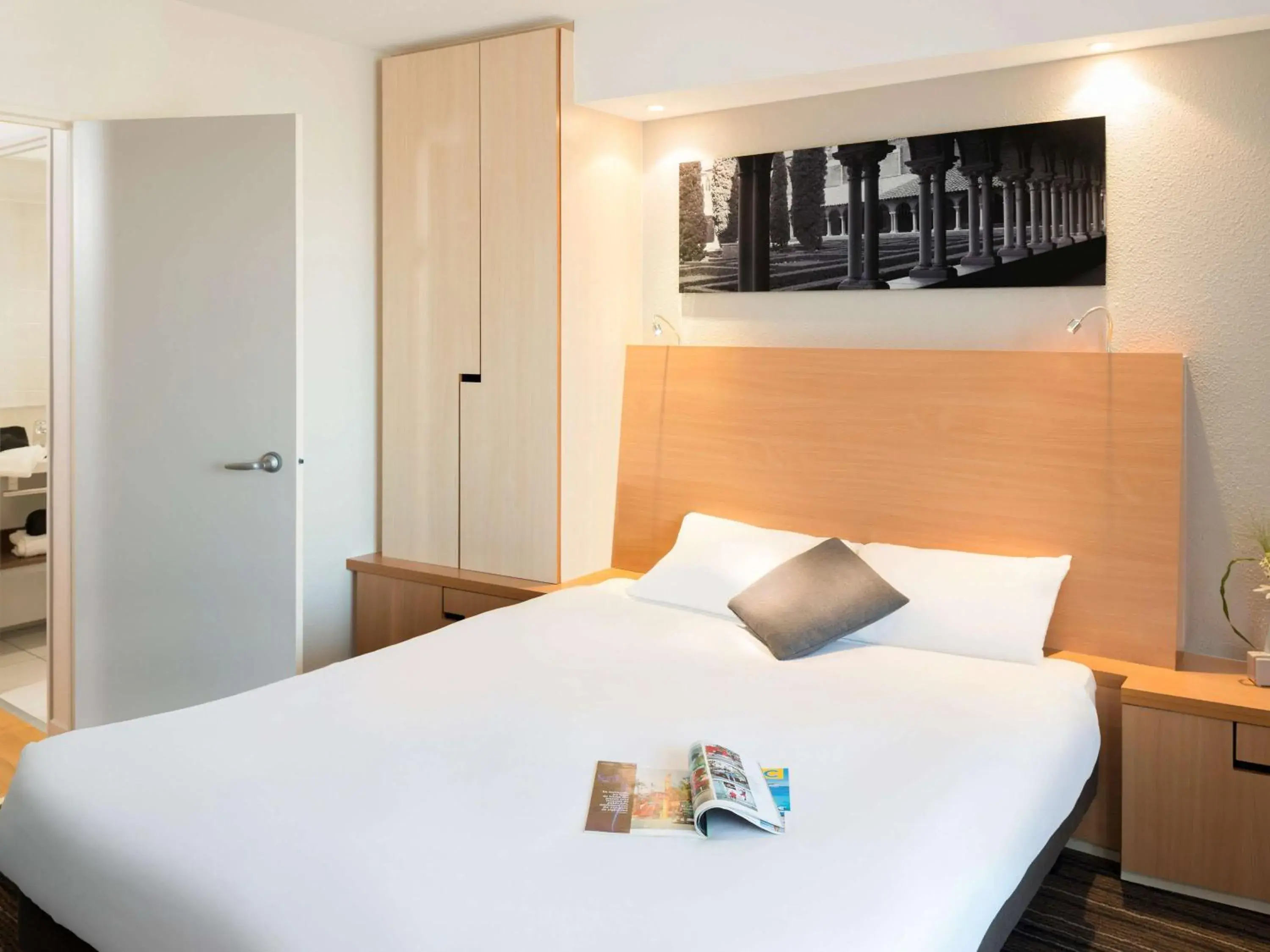Photo of the whole room, Bed in Aparthotel Adagio Toulouse Centre Ramblas
