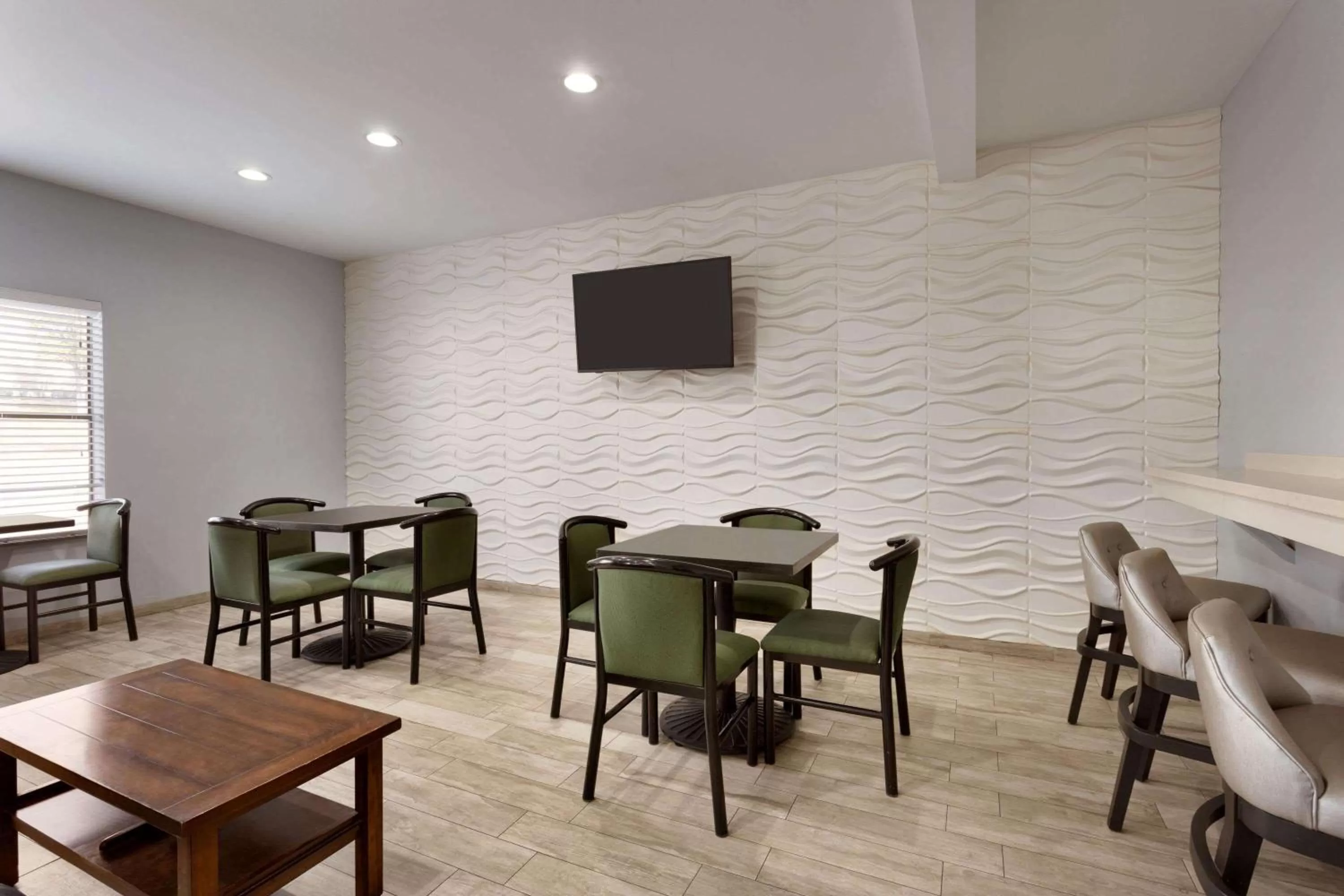 Restaurant/places to eat in Super 8 by Wyndham Universal City