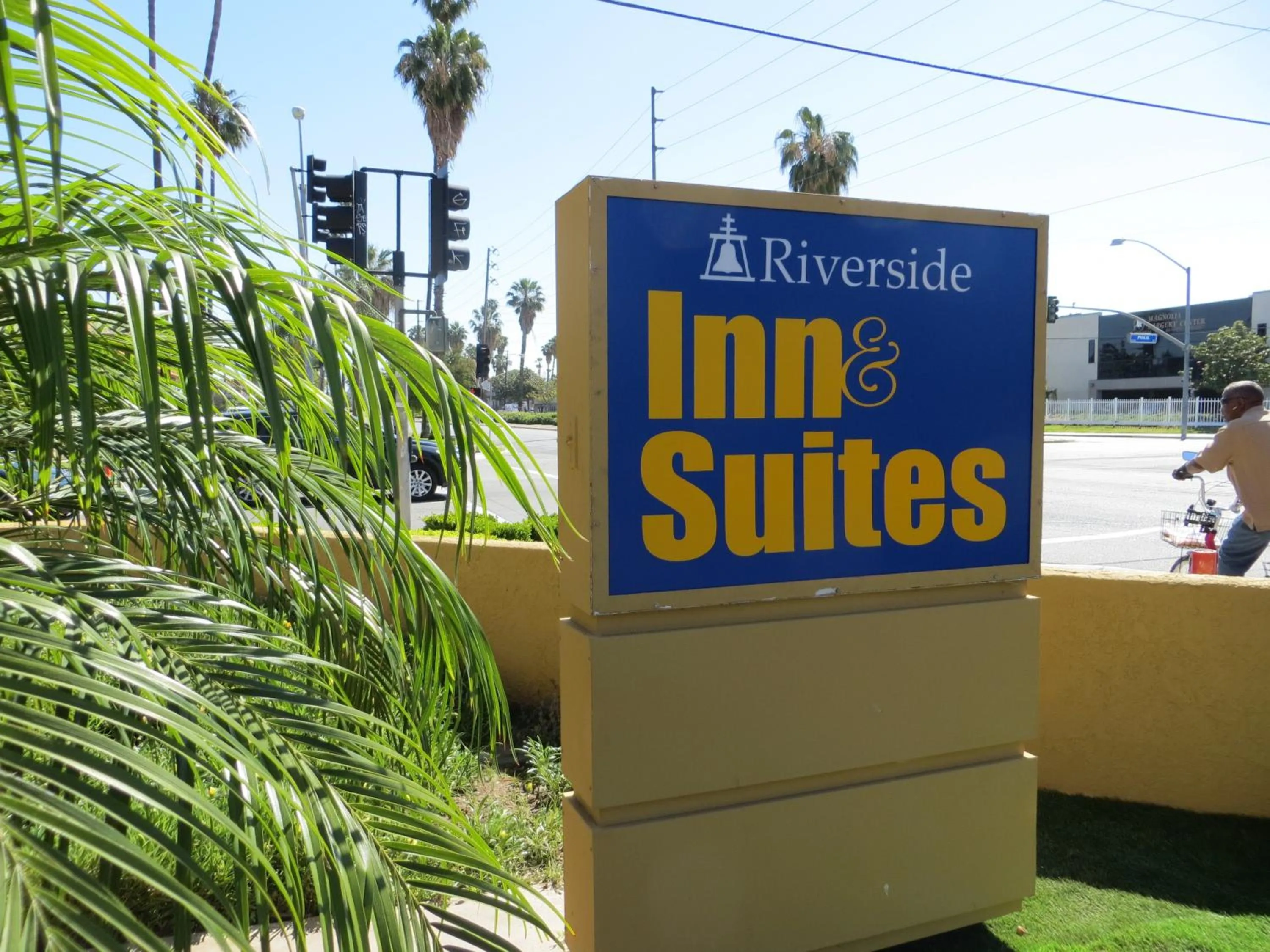 Day in Riverside Inn & Suites
