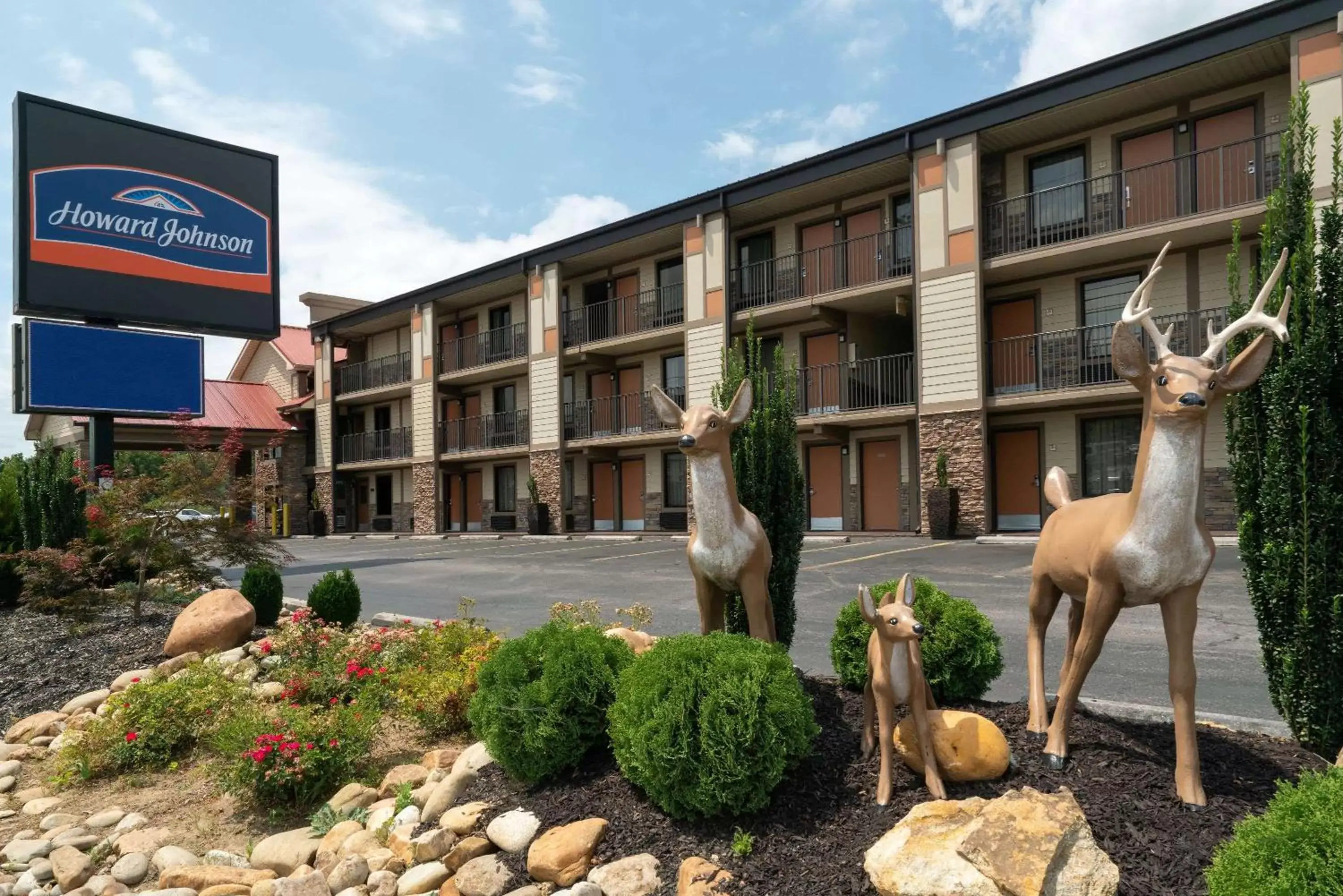 Property building in Howard Johnson by Wyndham Pigeon Forge