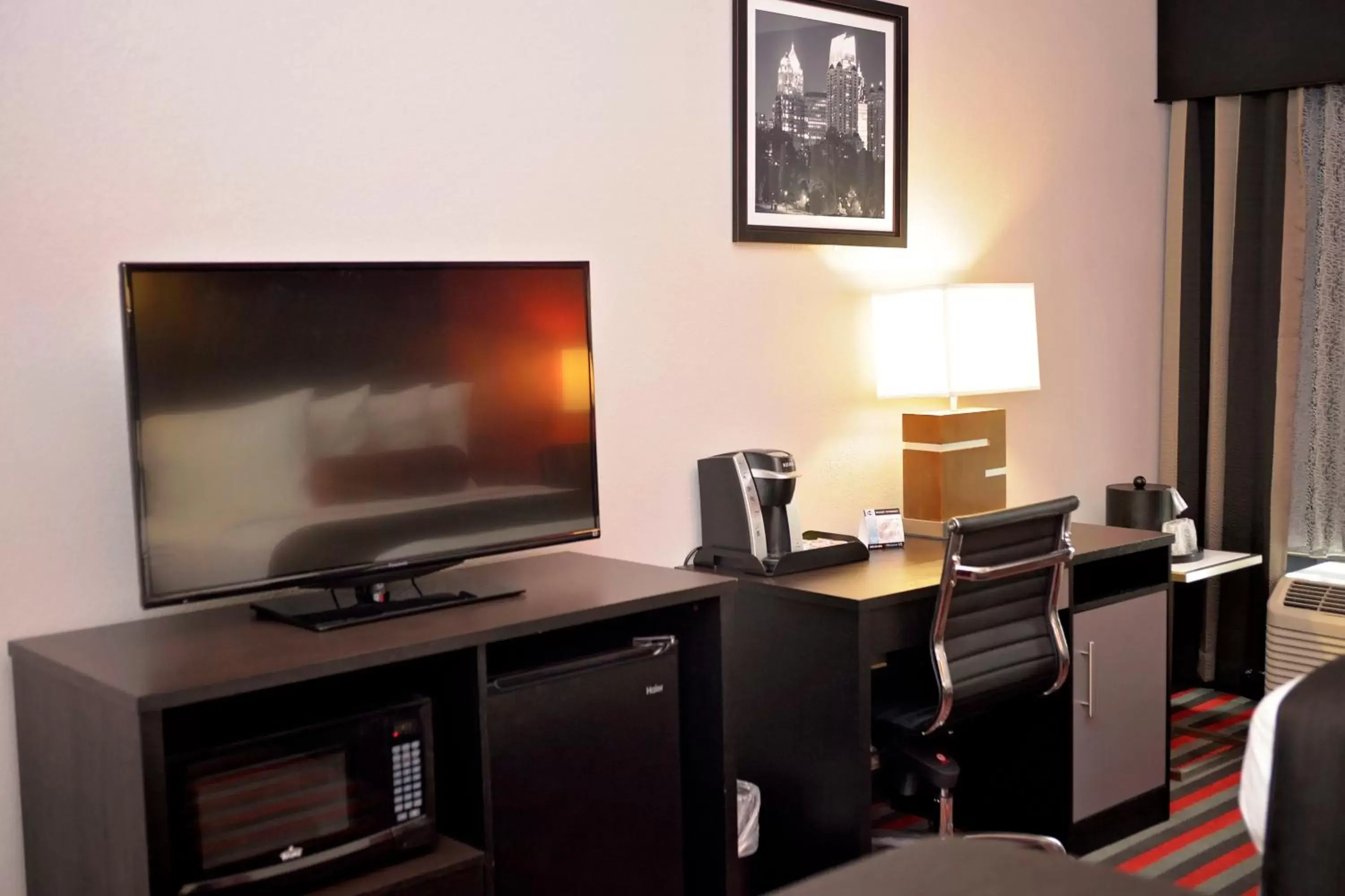 TV and multimedia, TV/Entertainment Center in Comfort Inn & Suites Carrollton