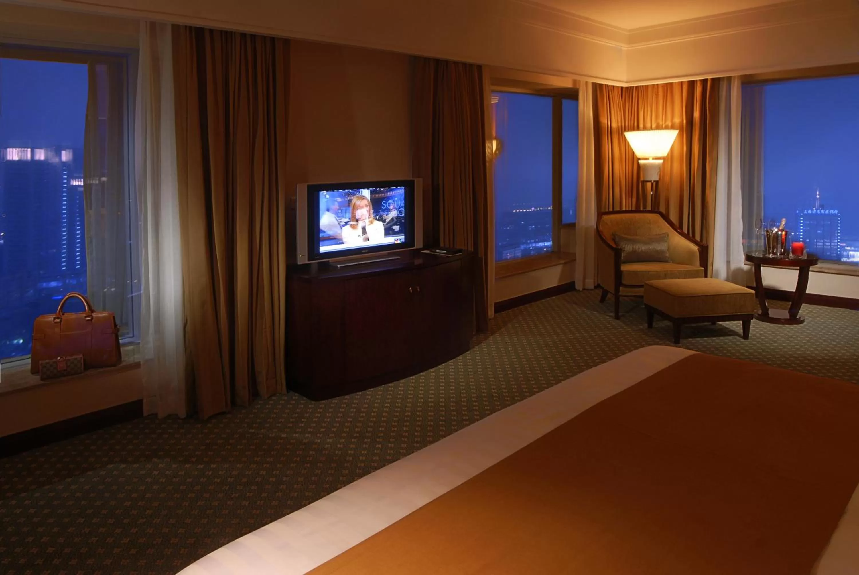 Photo of the whole room, Bed in Sheraton Ningbo Hotel - Tianyi Square