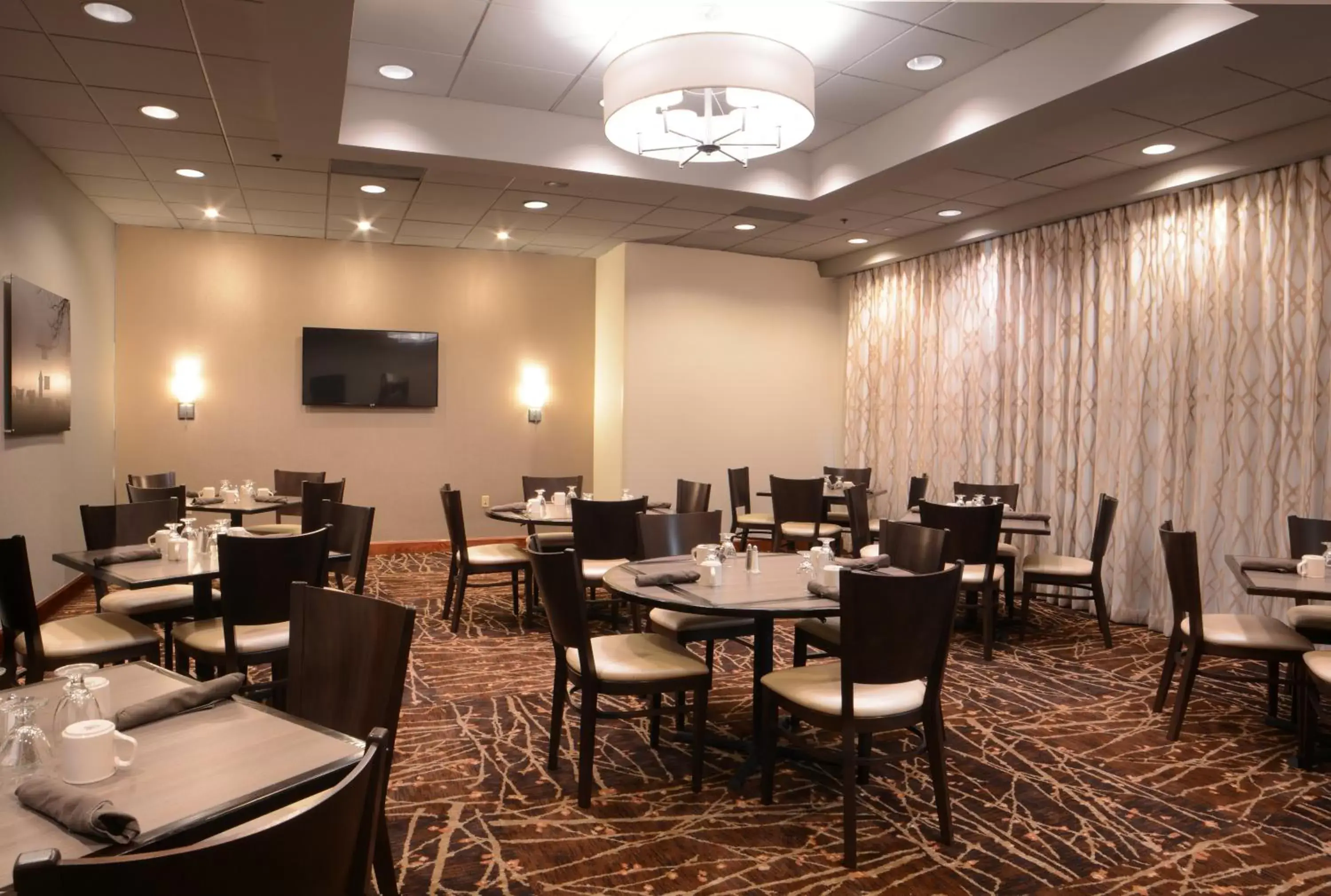 Meeting/conference room, Restaurant/Places to Eat in Holiday Inn Gaithersburg, an IHG Hotel