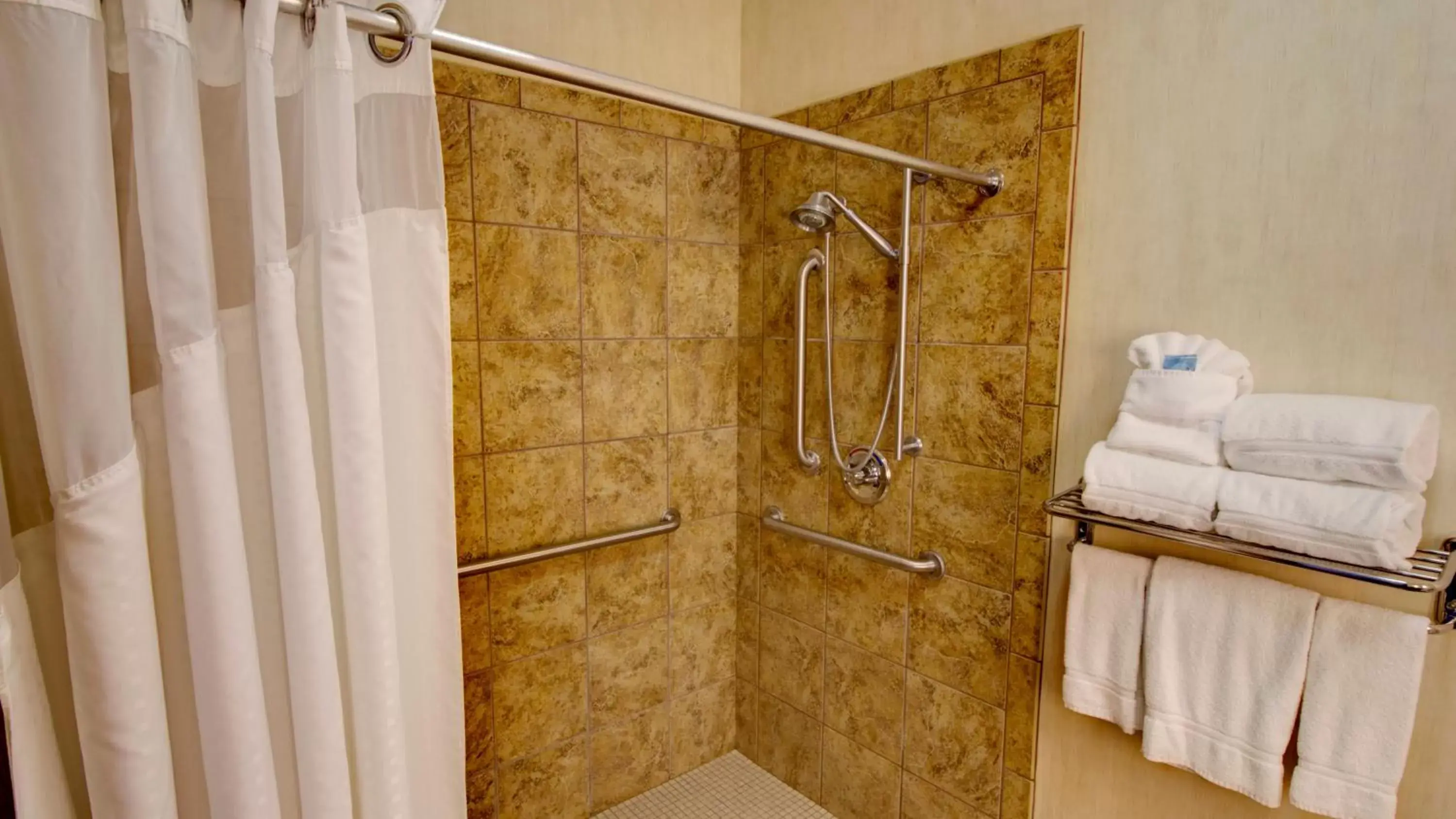 Photo of the whole room, Bathroom in Holiday Inn Express & Suites Sioux Center, an IHG Hotel