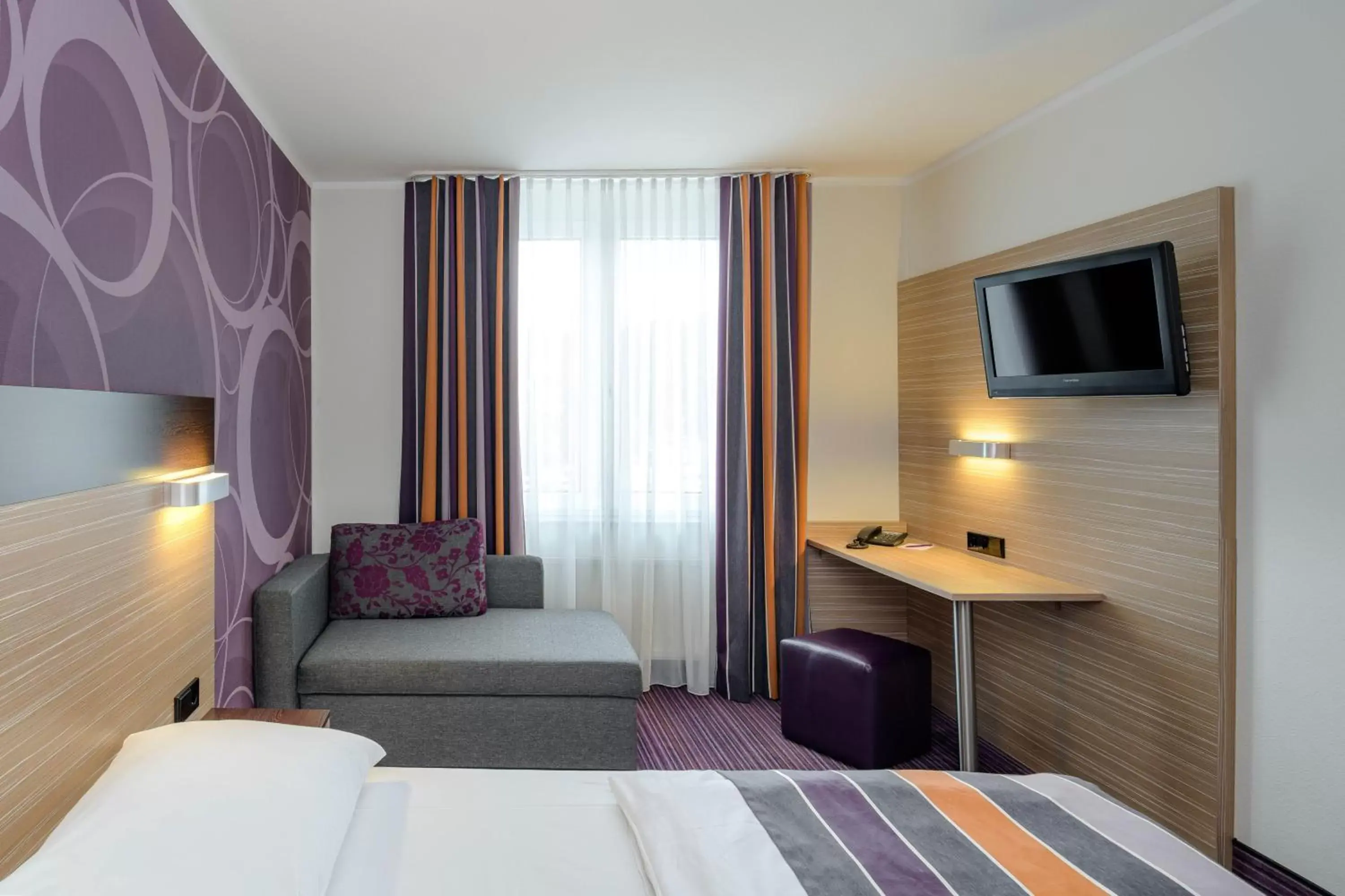 Photo of the whole room, Bed in Mercure Hotel Stuttgart Gerlingen