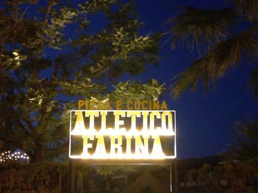 Restaurant/places to eat in Andrea Doria Hotel