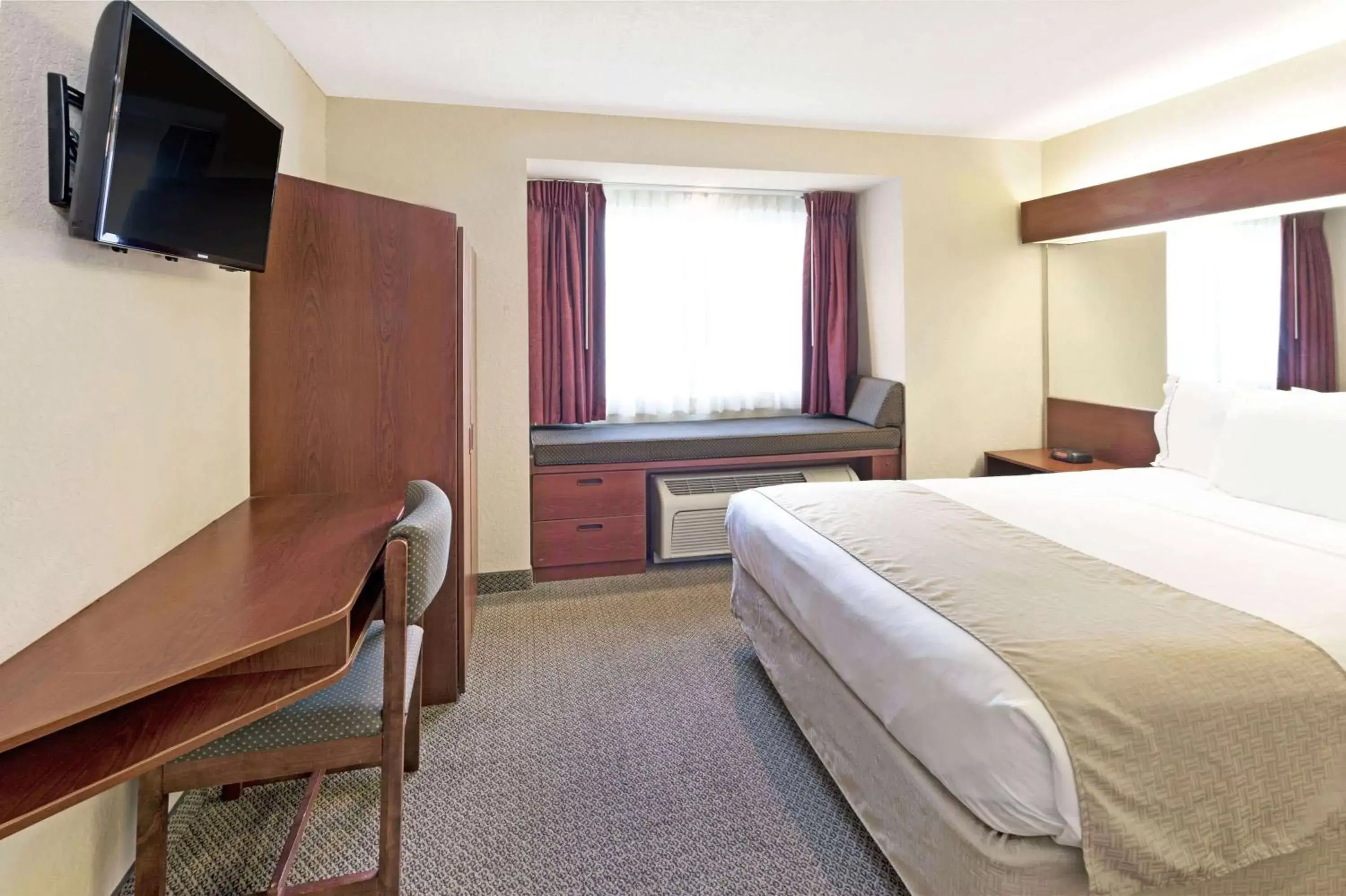 Photo of the whole room, Bed in Microtel Inn & Suites by Wyndham Jasper