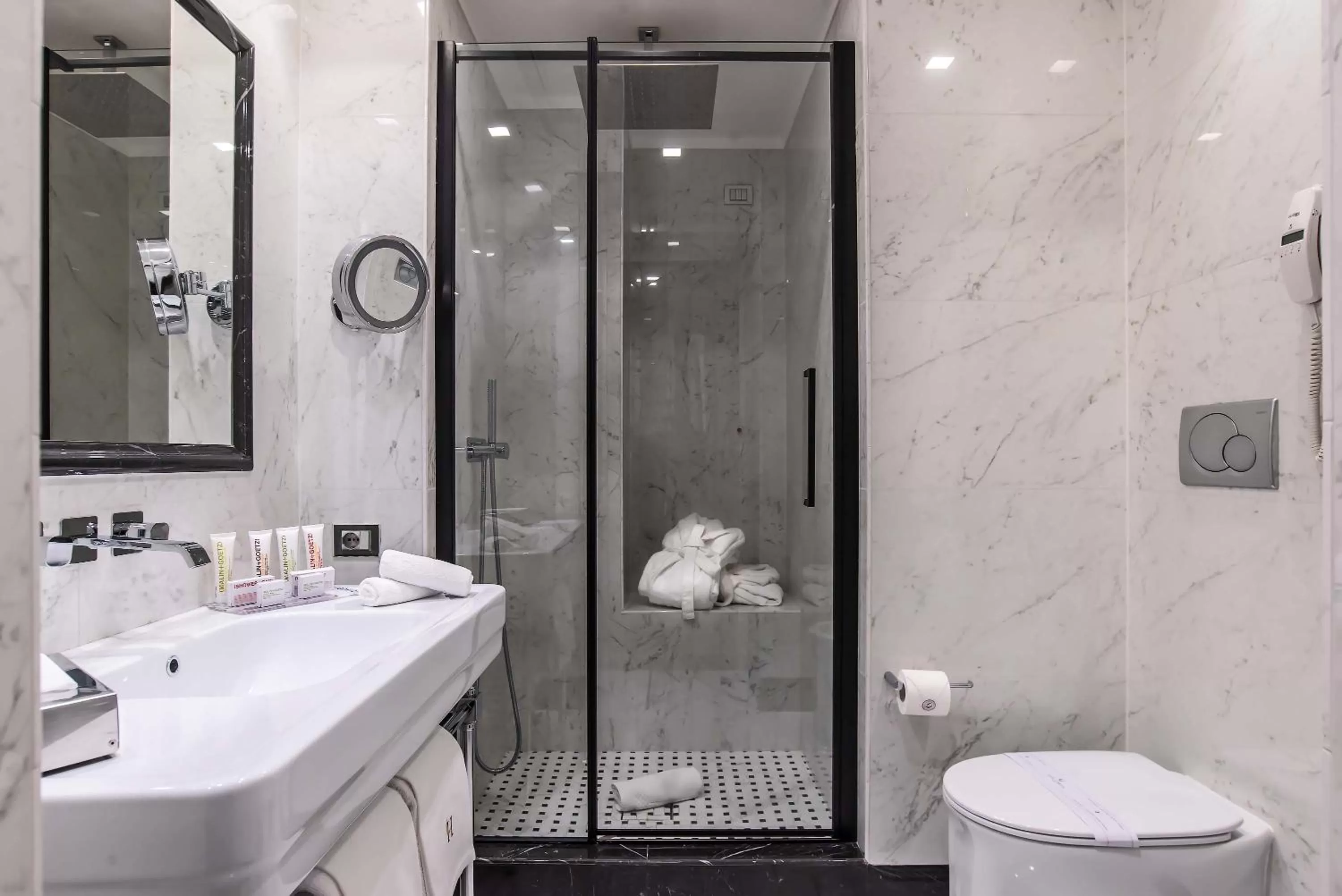 Bathroom in Hotel Lunetta