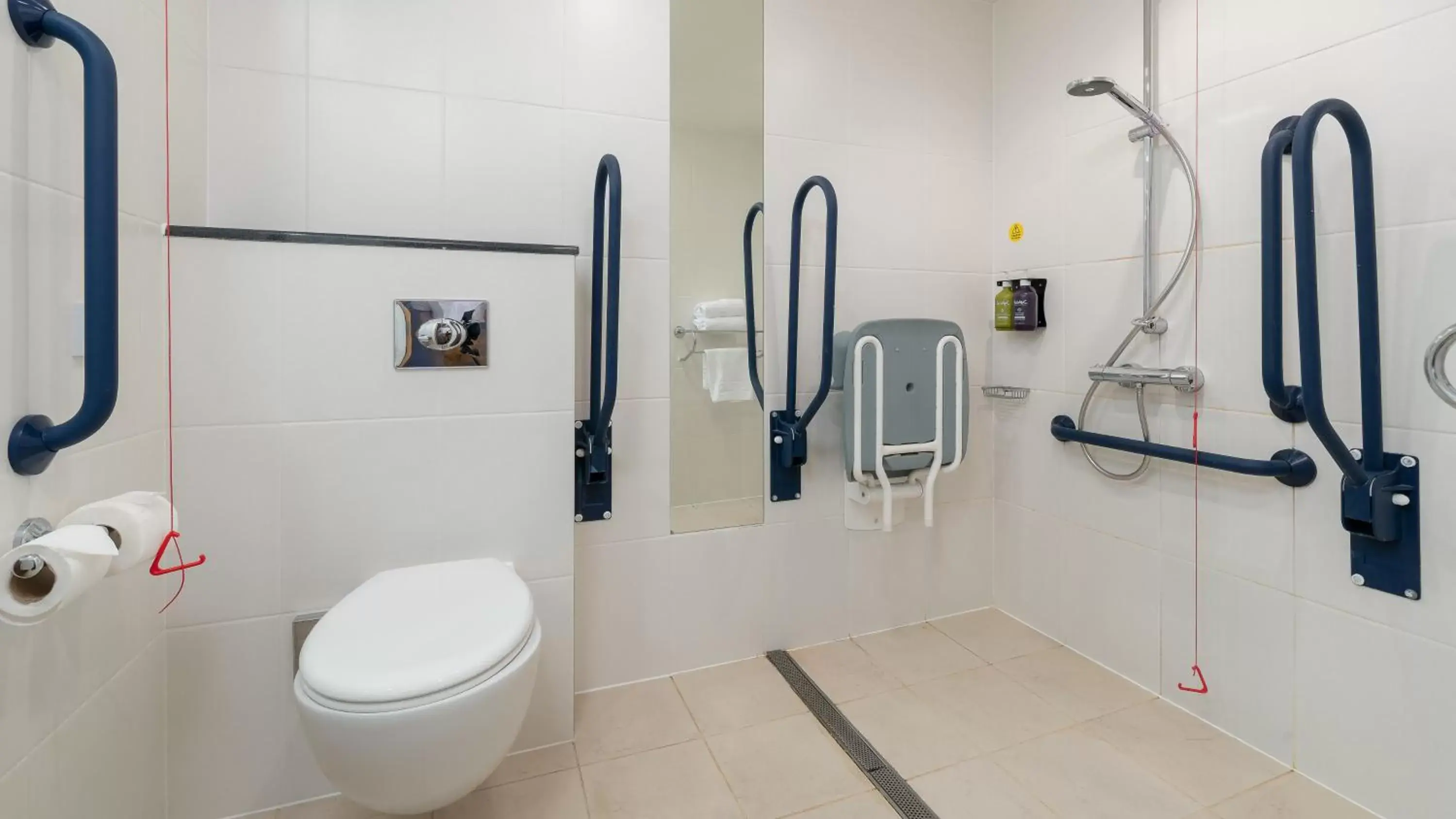 Standard Twin Room with Free Hot Breakfast - Accessible in Holiday Inn Express Leigh - Sports Village by IHG Standard Twin Room with Free Hot Breakfast - Accessible in Holiday Inn Express Leigh - Sports Village by IHG