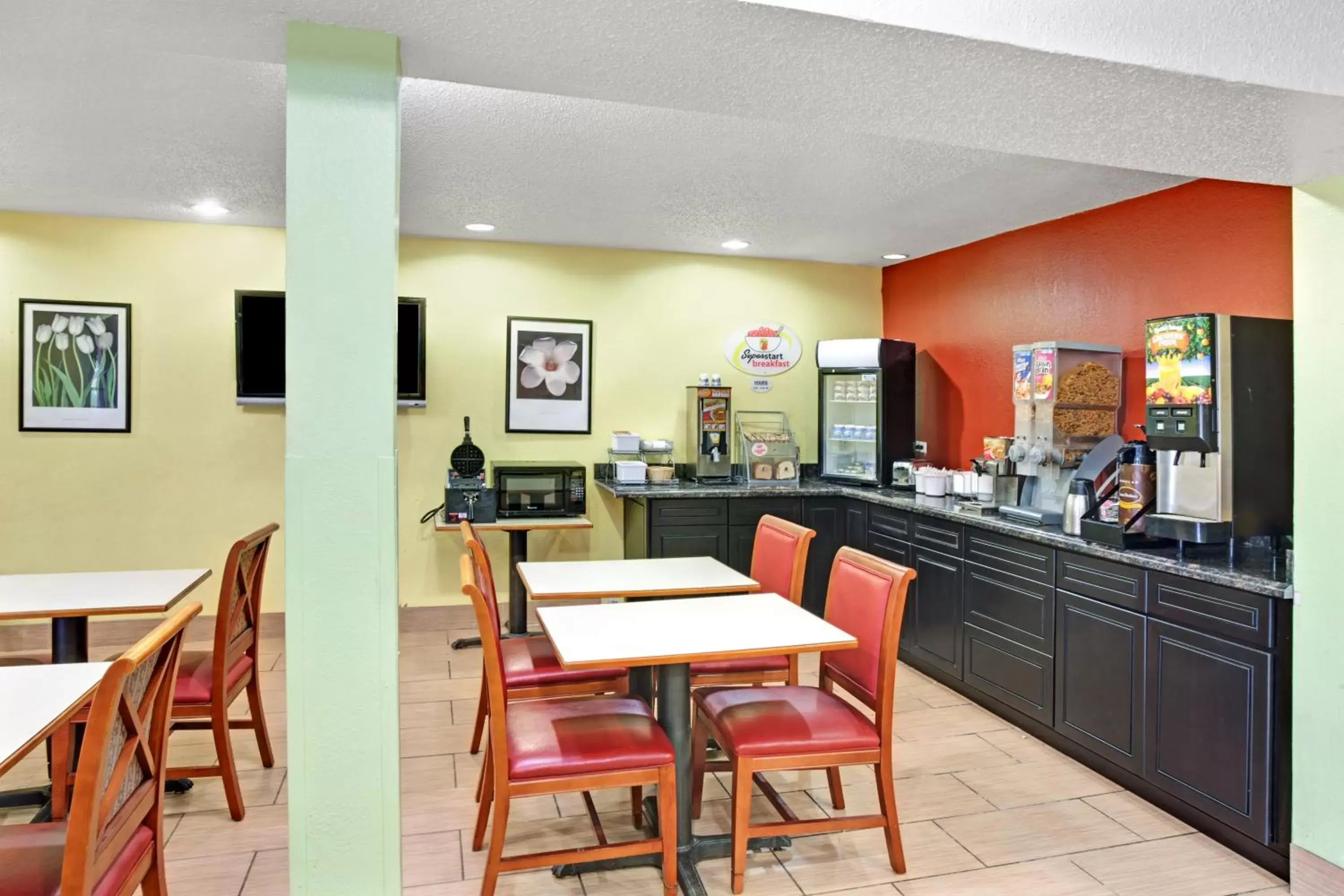 Continental breakfast, Restaurant/Places to Eat in Super 8 by Wyndham Romeoville Bolingbrook