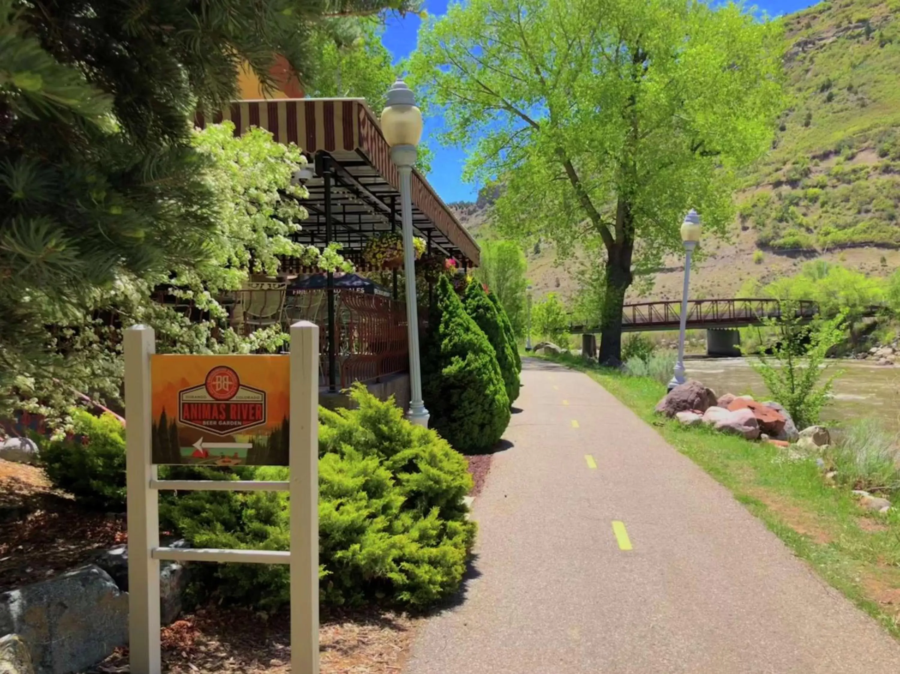 Lounge or bar in DoubleTree by Hilton Durango Lounge or bar in DoubleTree by Hilton Durango