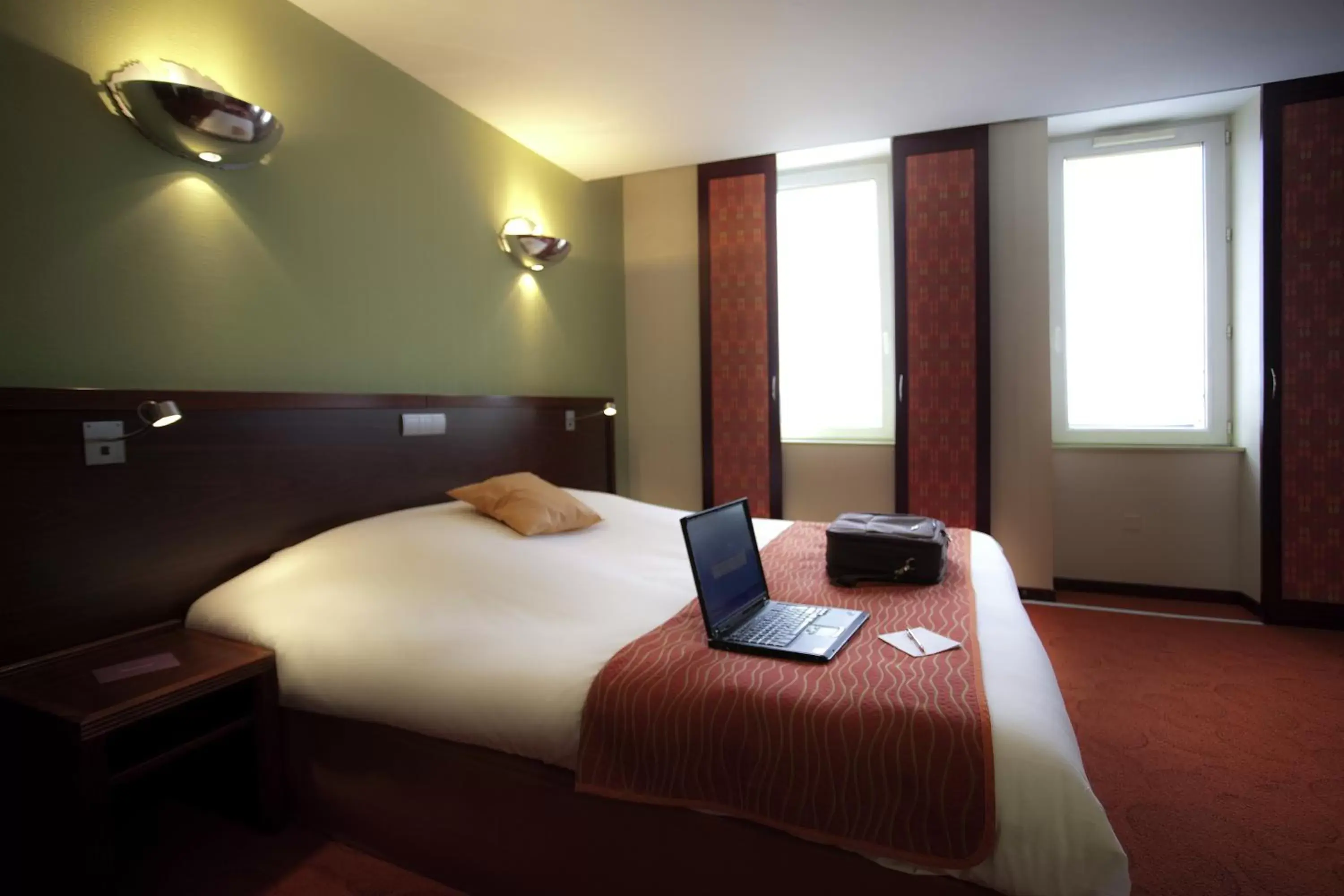 Photo of the whole room, Bed in Mercure Strasbourg Centre Gare