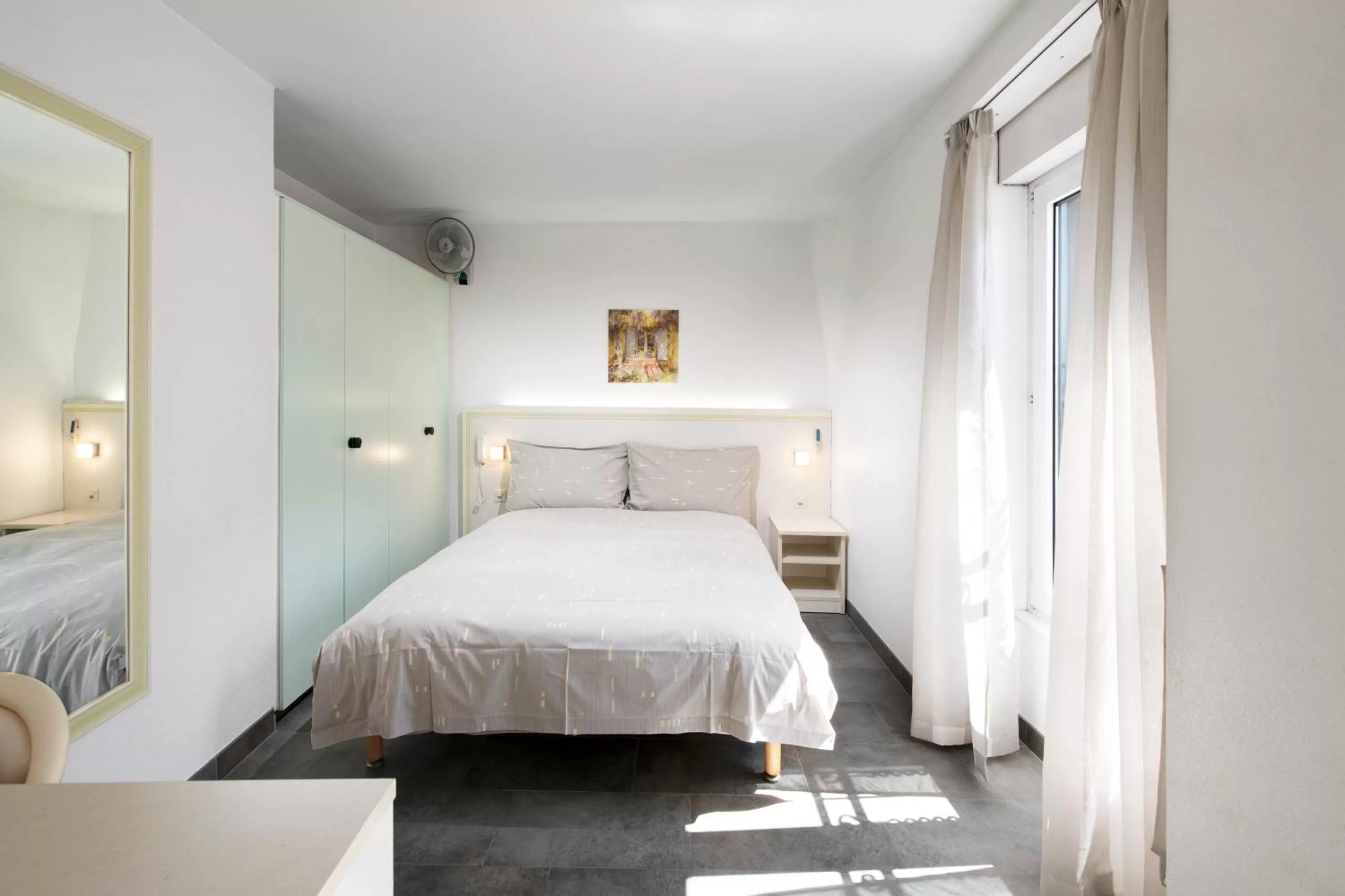 Bed in Hôtel du Port