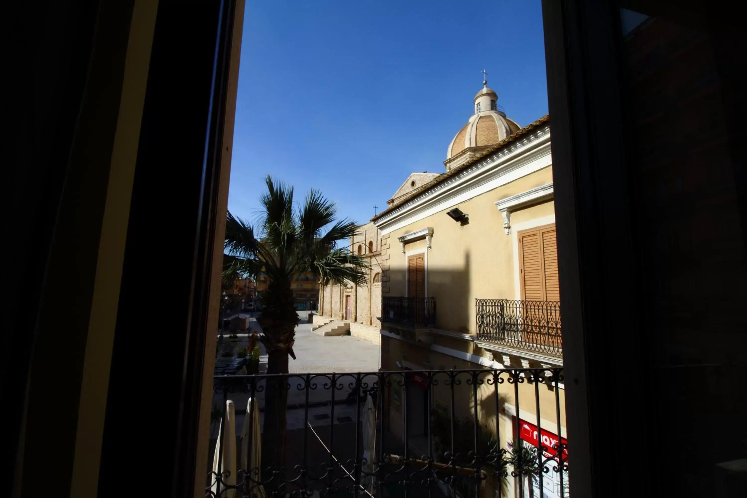 Street view in Piazza Grande