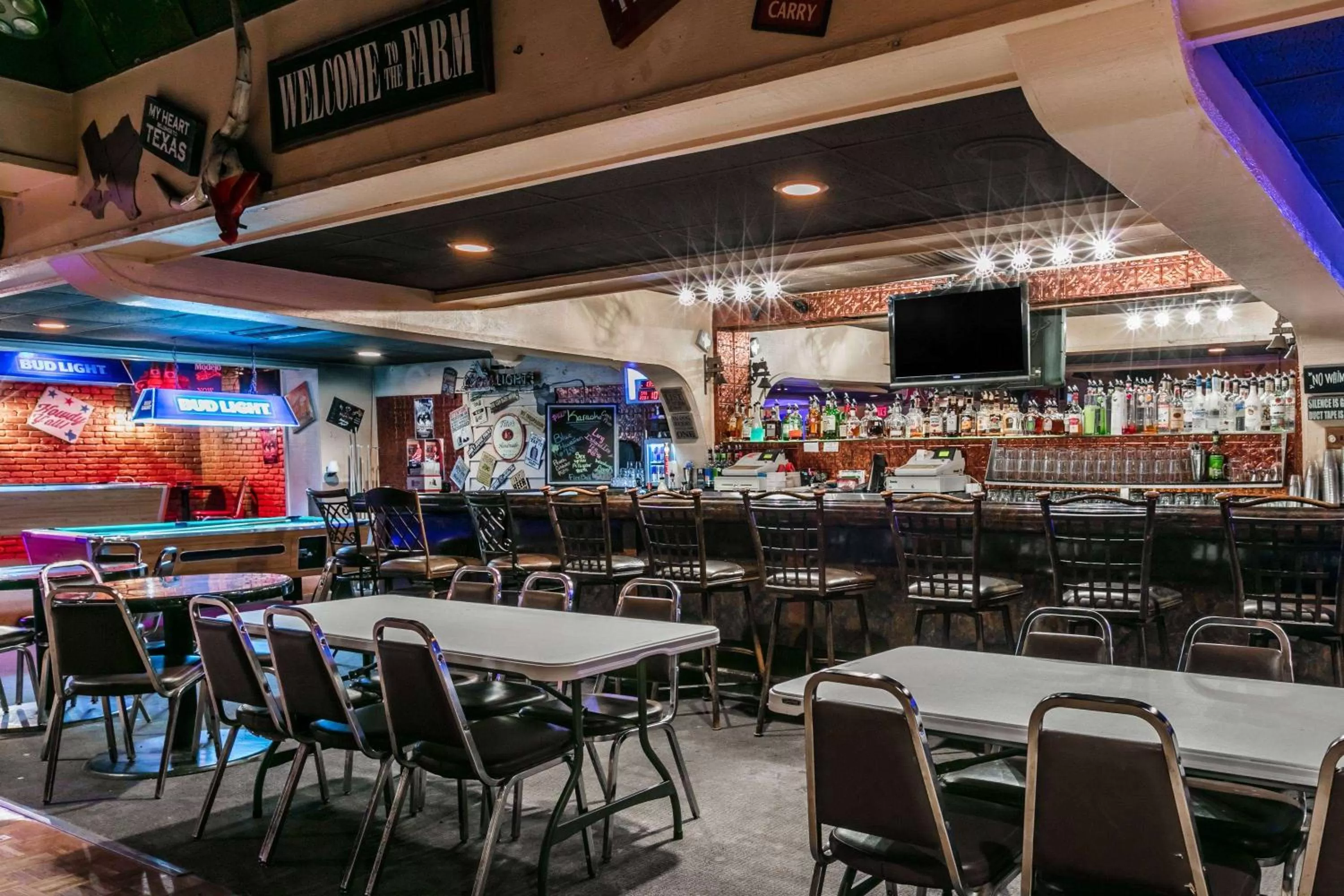 Lounge or bar in Ramada by Wyndham Odessa Near University of Texas Permian