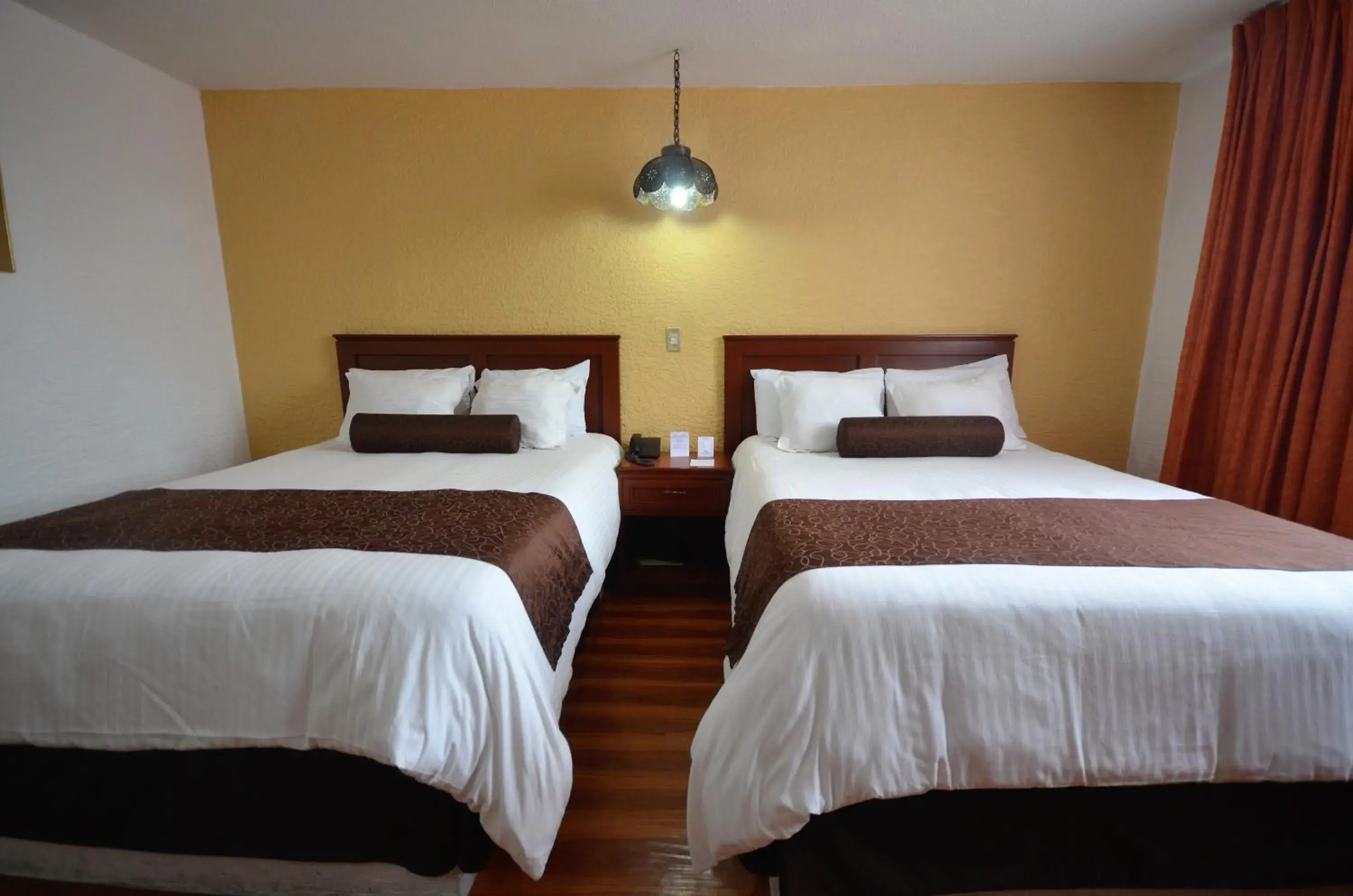 Bed, Room Photo in Howard Johnson Calle Real Morelia