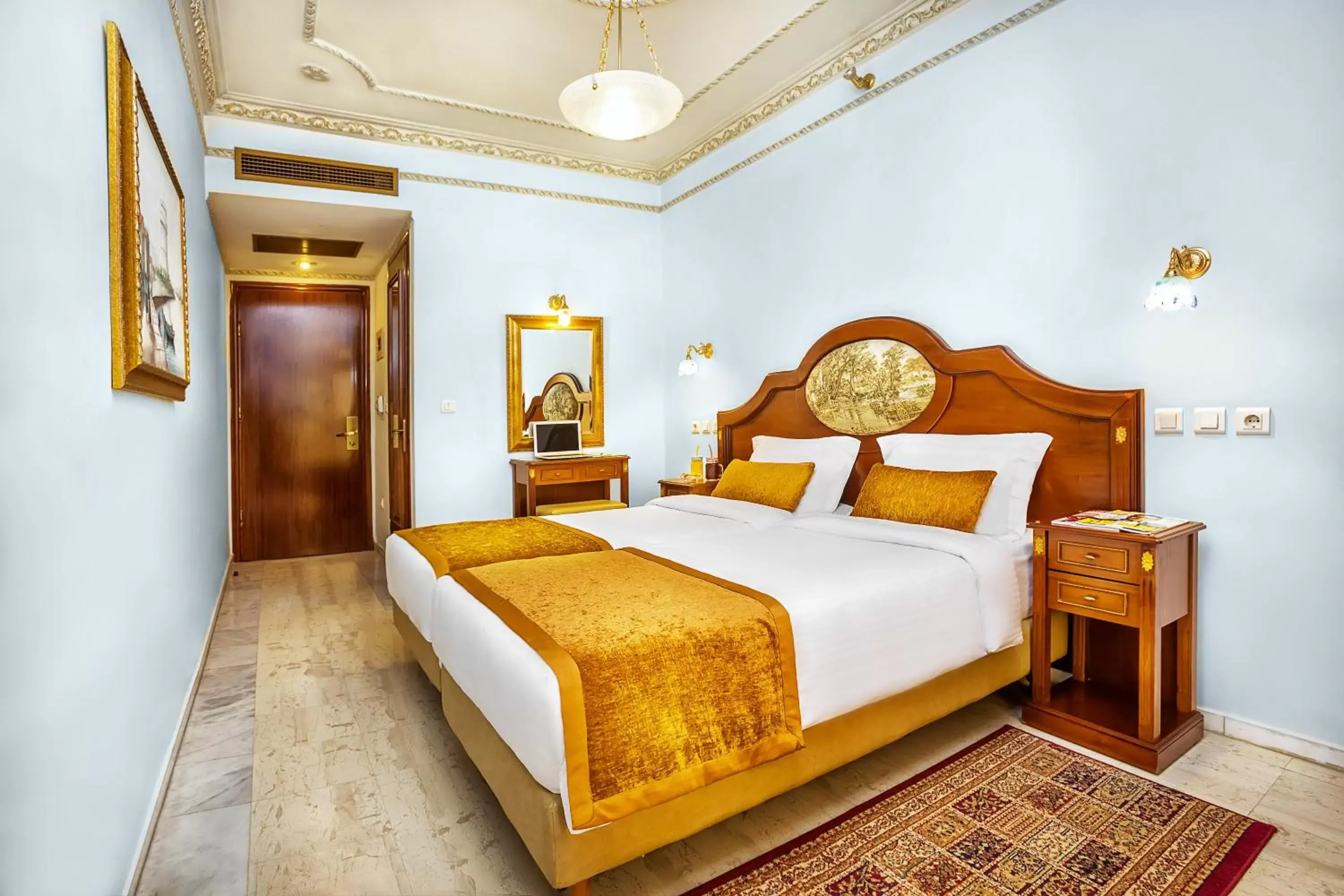 Photo of the whole room, Bed in Imperial Palace Classical Hotel Thessaloniki Photo of the whole room, Bed in Imperial Palace Classical Hotel Thessaloniki