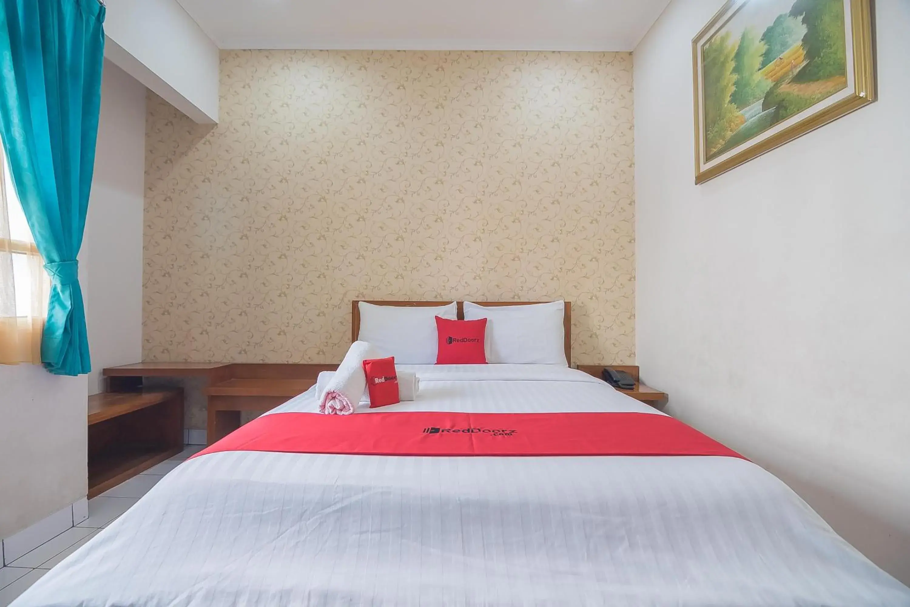 Bedroom, Bed in RedDoorz near Setrasari Mall 2