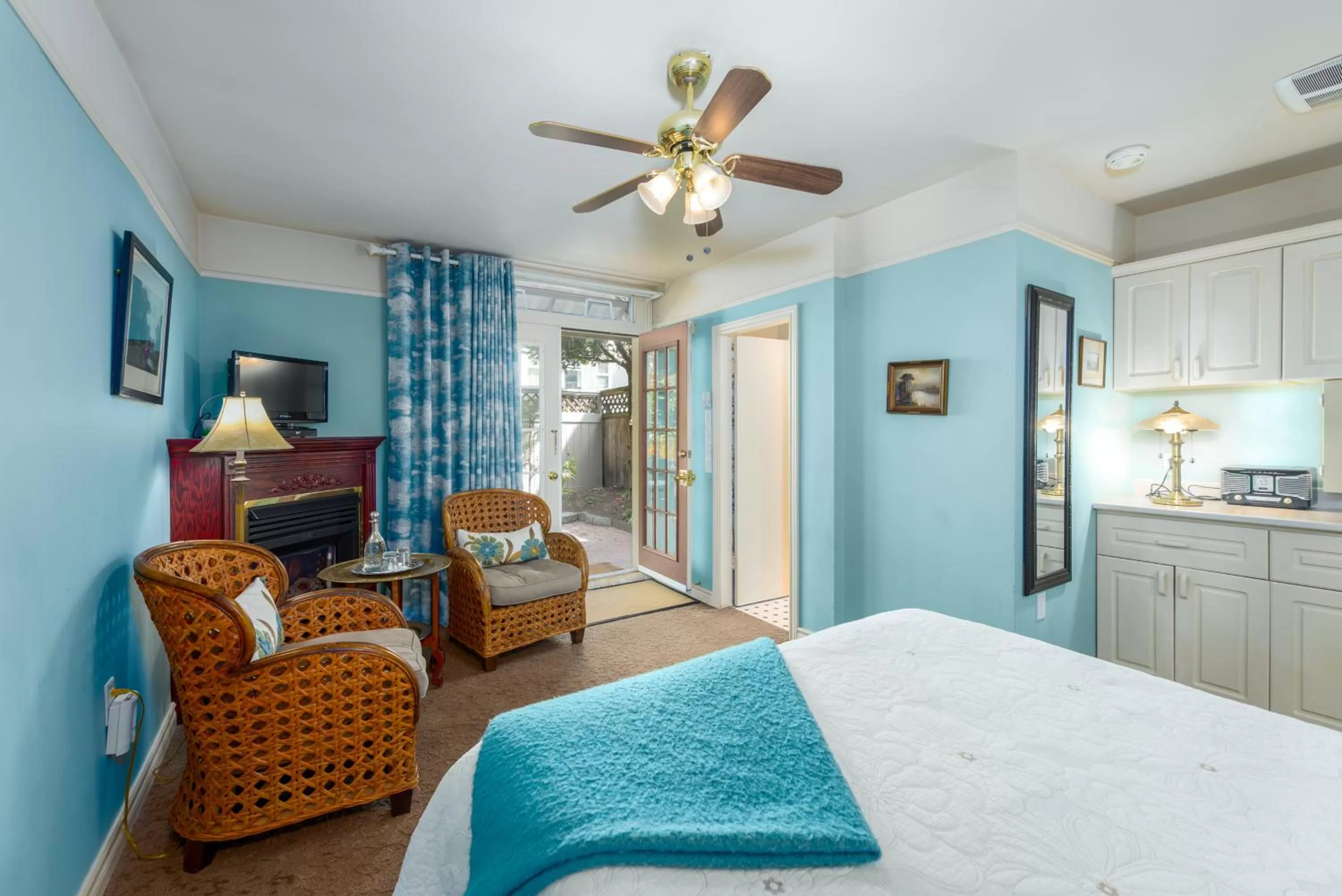 Bedroom, Bed in O Canada House Bed & Breakfast