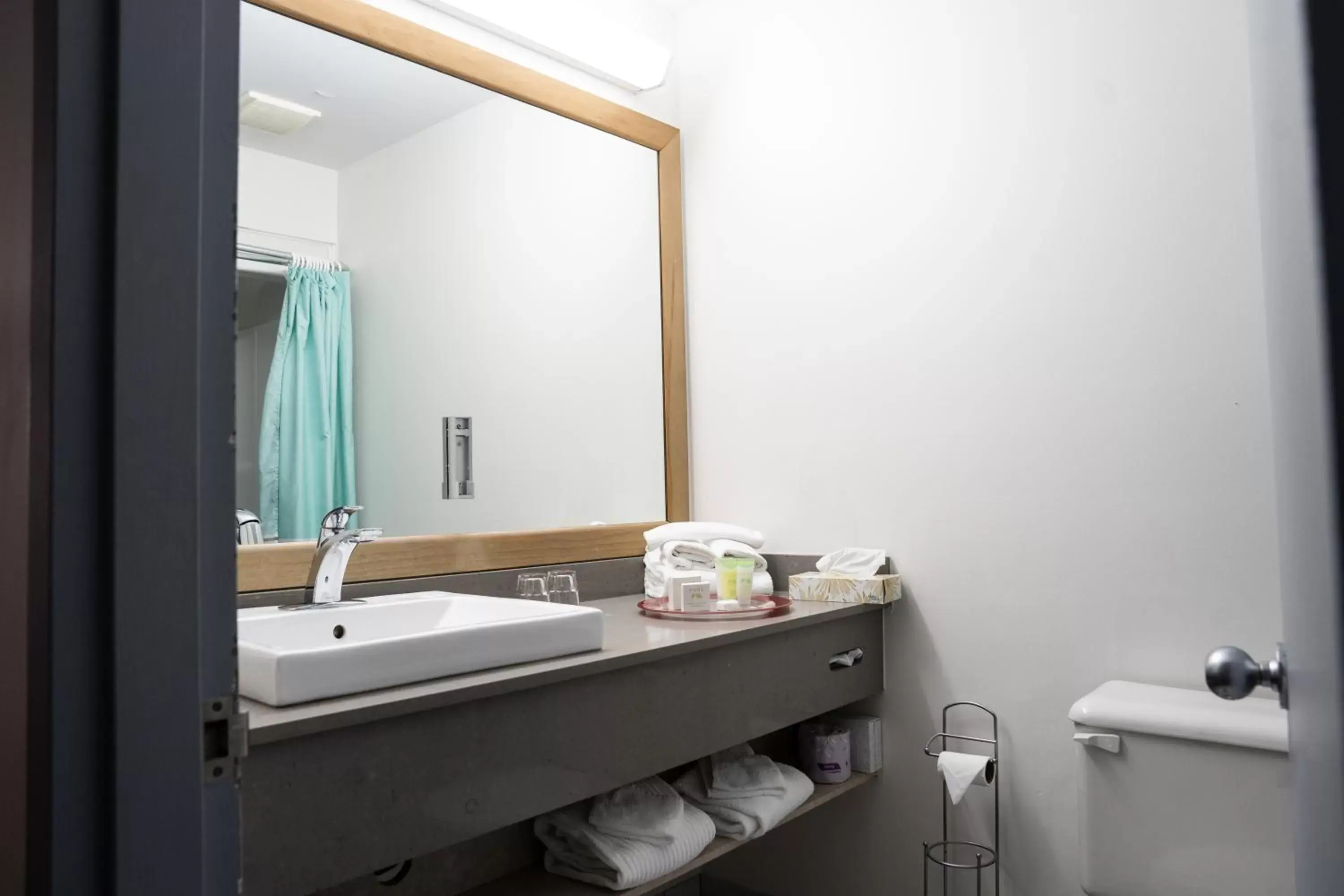 Bathroom in Hôtel Énergie Shawinigan