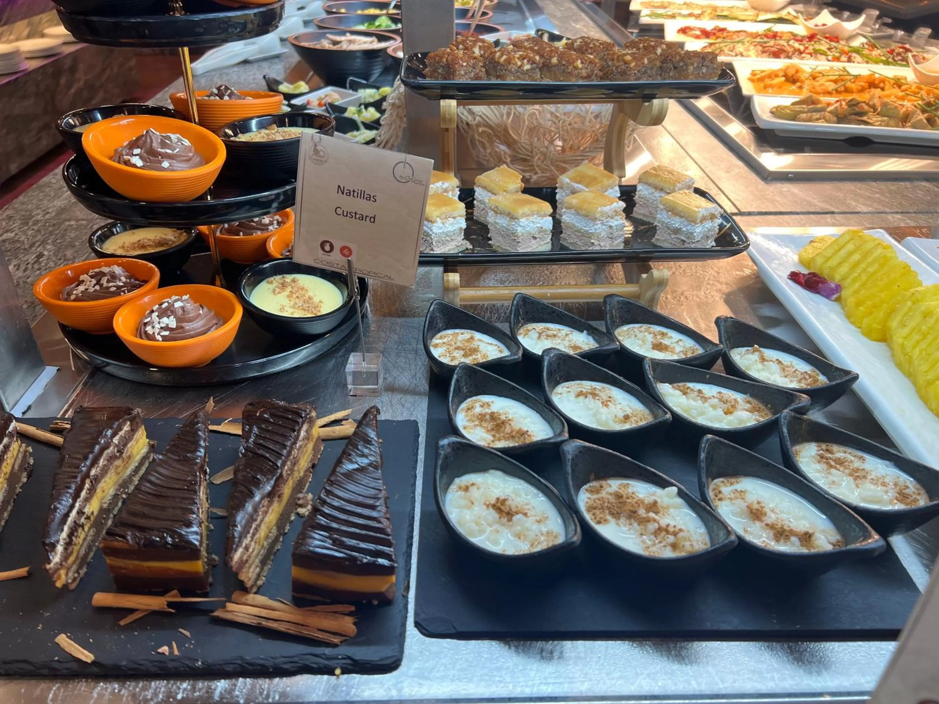 Food and drinks in ON ALETA ROOM designed for adults