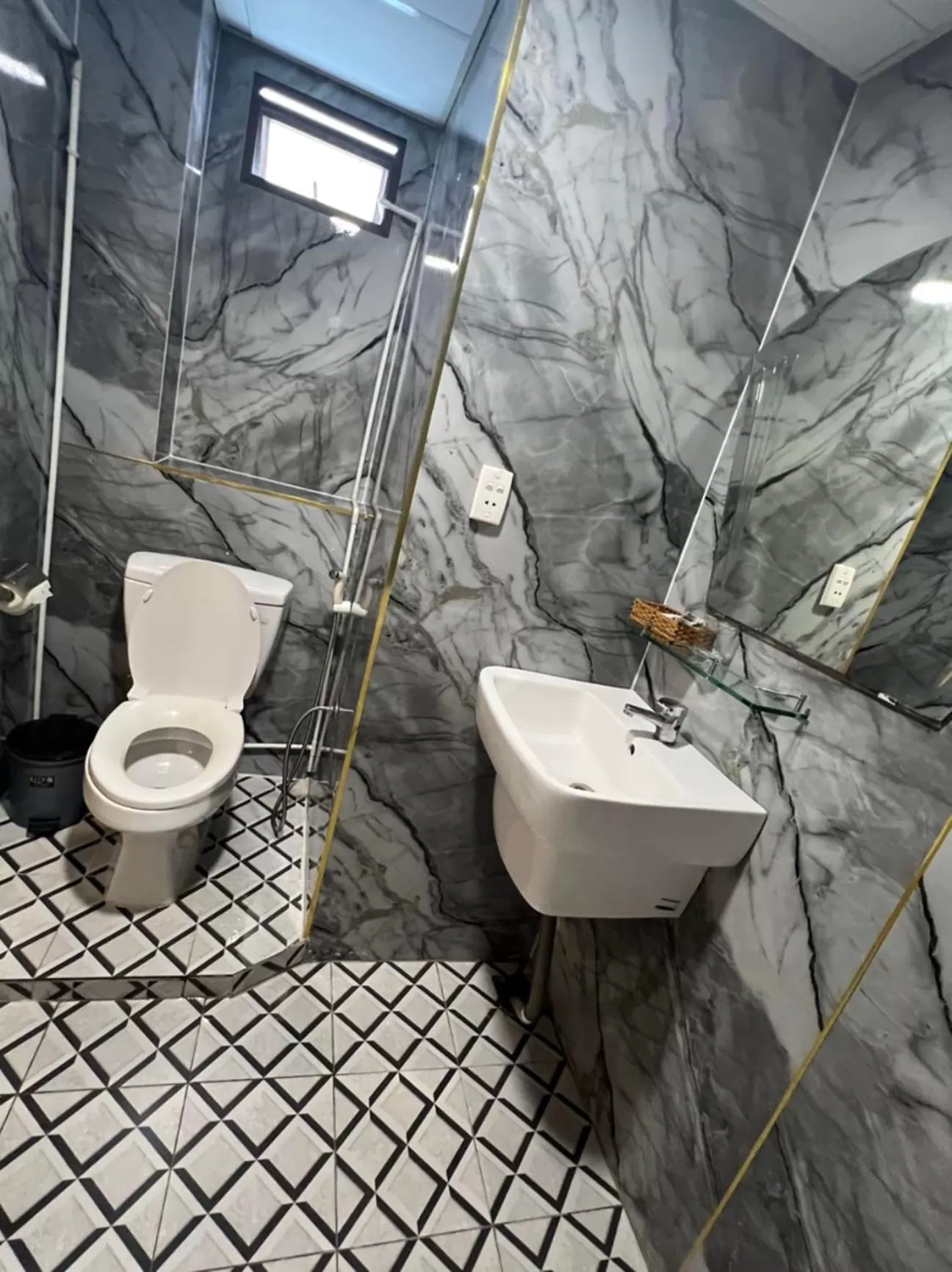 Shower in Nouveau Happy Inn - Bến Thành