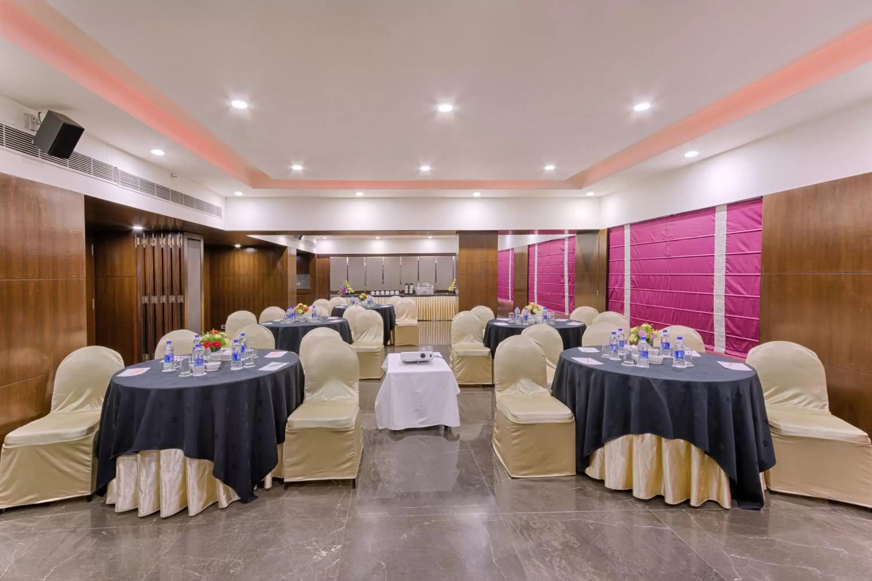 Meeting/conference room, Banquet Facilities in Quality Hotel D V Manor