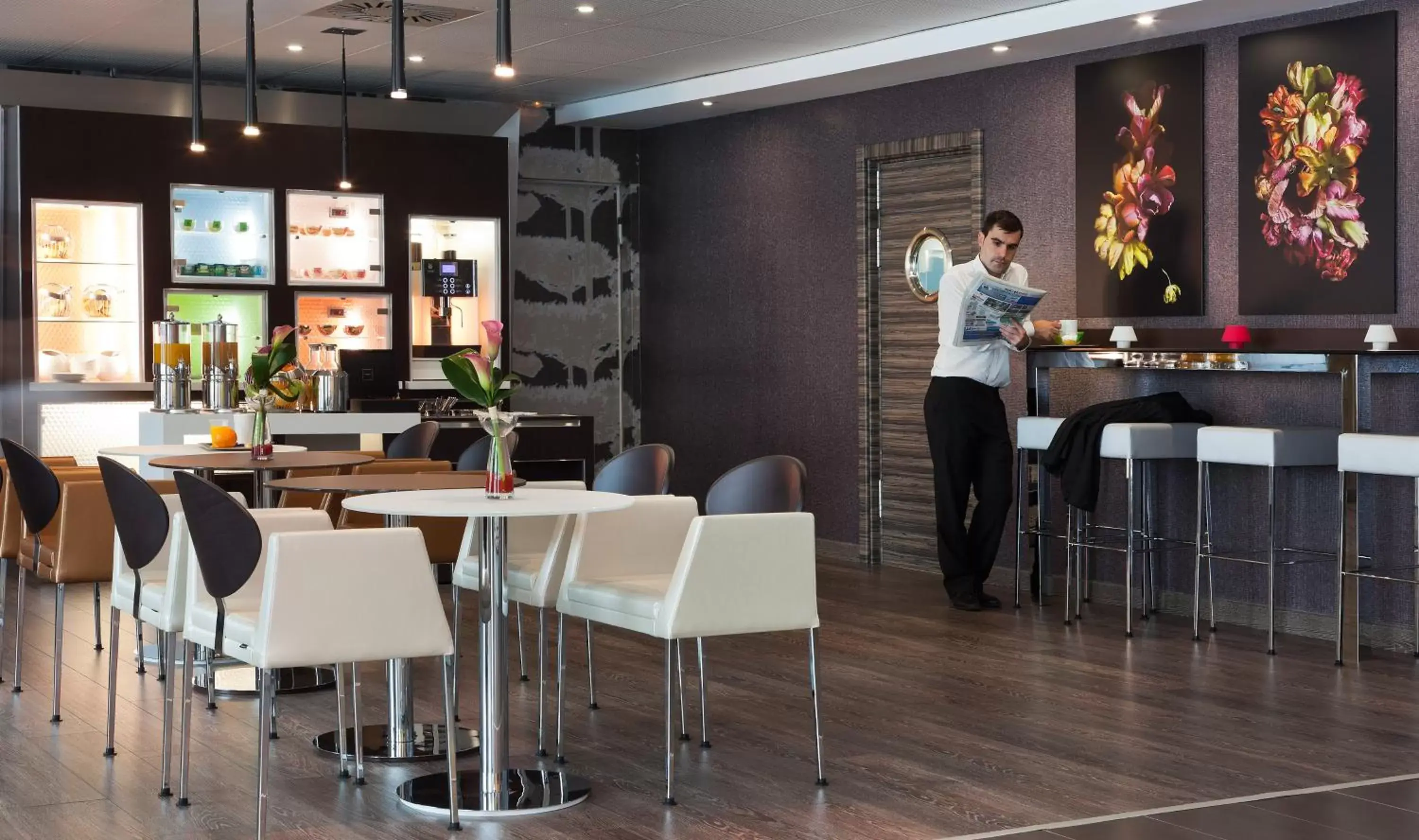 Lounge or bar, Restaurant/Places to Eat in Novotel Suites Malaga Centro