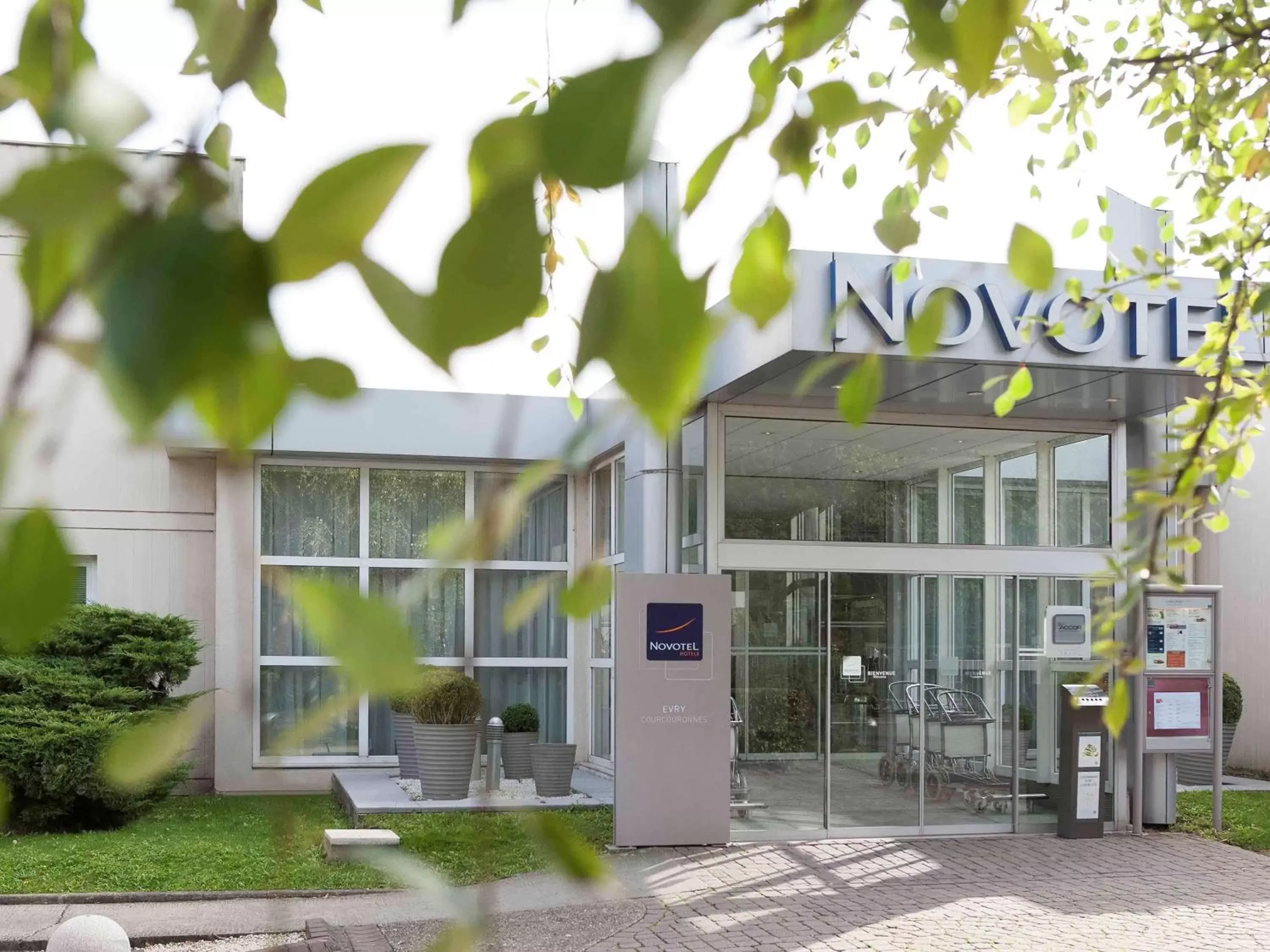 Property building in Novotel Evry Courcouronnes
