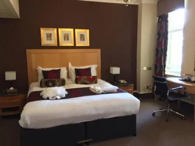 Bedroom, Bed in Millennium Hotel Glasgow