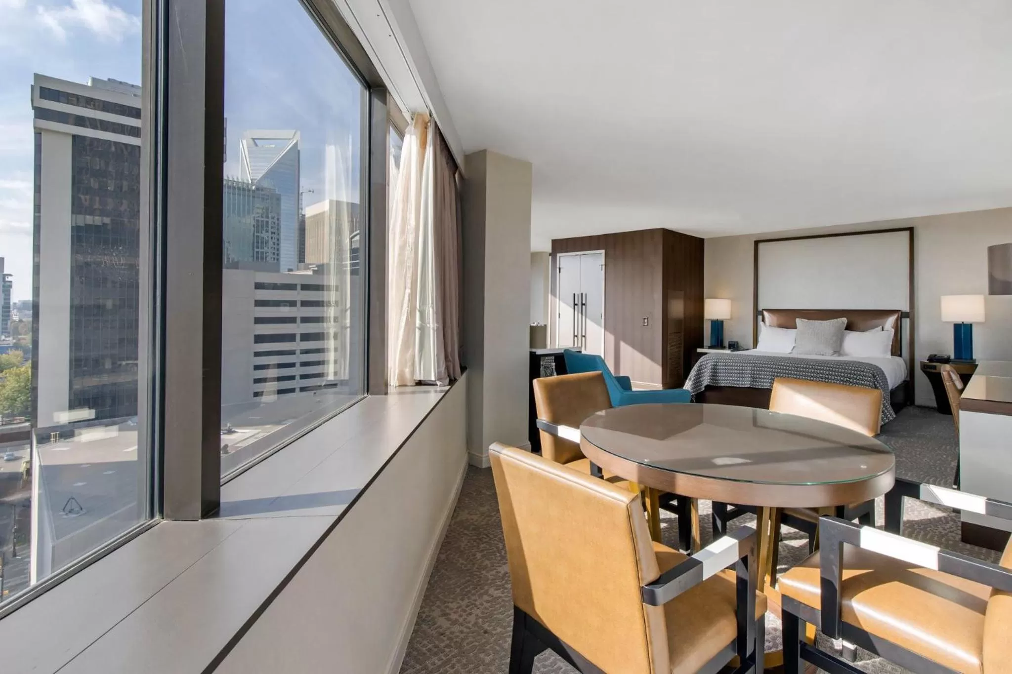 Photo of the whole room, Bed in Omni Charlotte Hotel