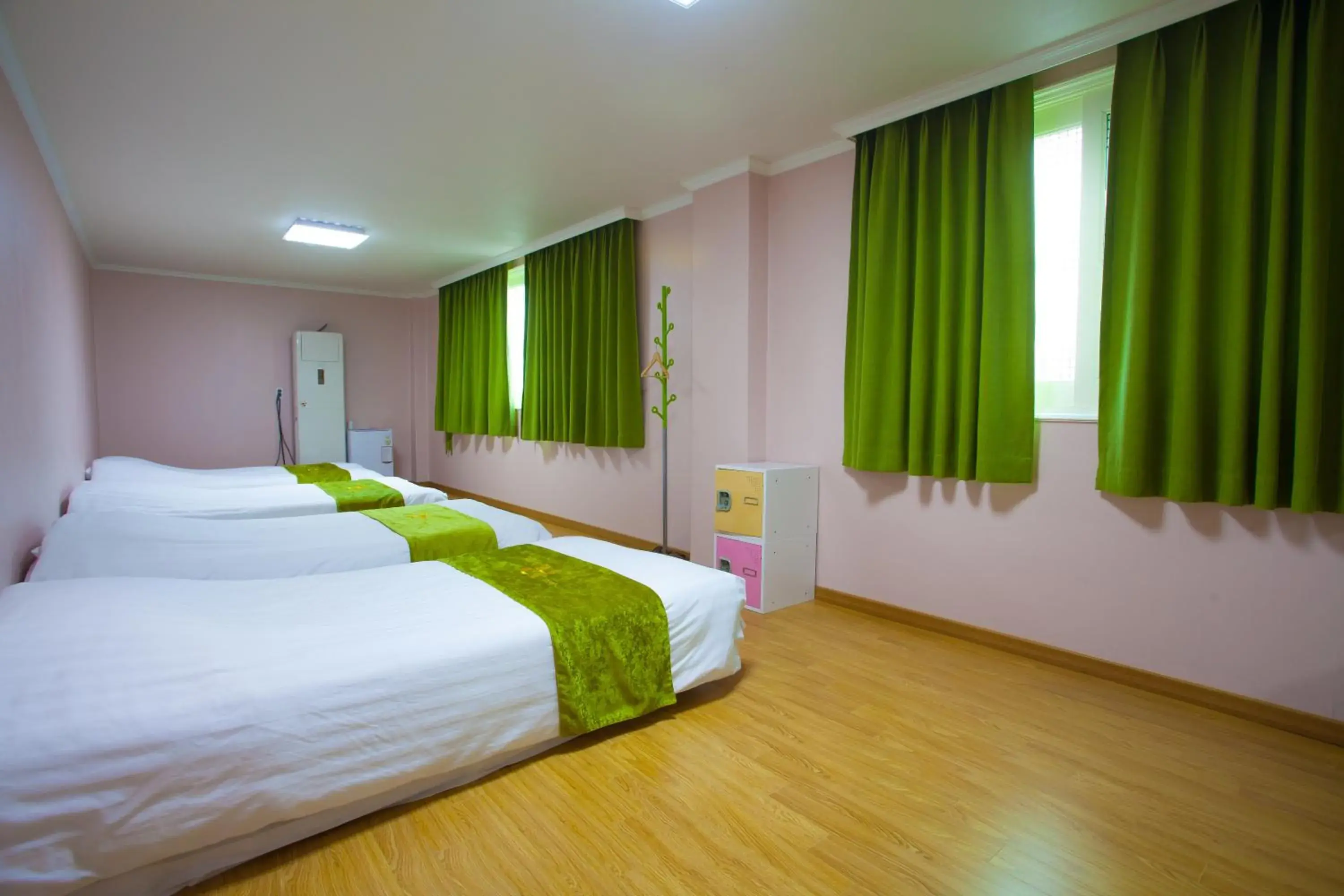 Photo of the whole room, Bed in Jeju R Guesthouse