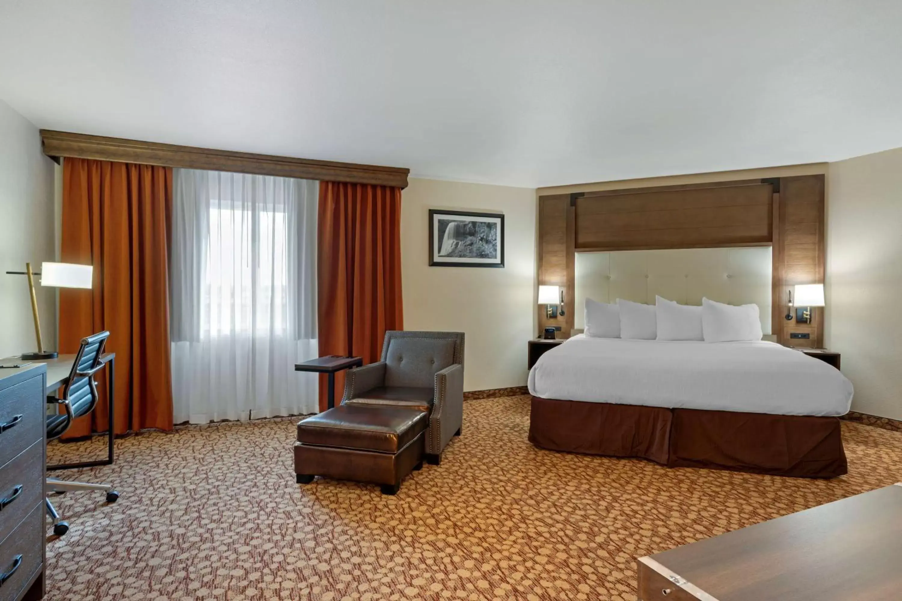 Photo of the whole room, Bed in Best Western Plus Mill Creek Inn