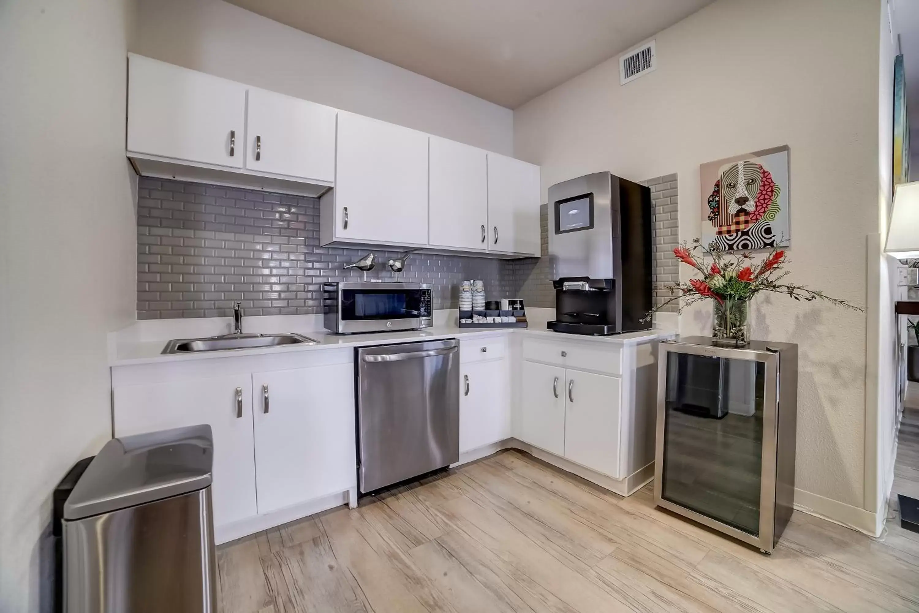 Coffee/tea facilities, Kitchen/Kitchenette in WaterWalk San Antonio at The Rim